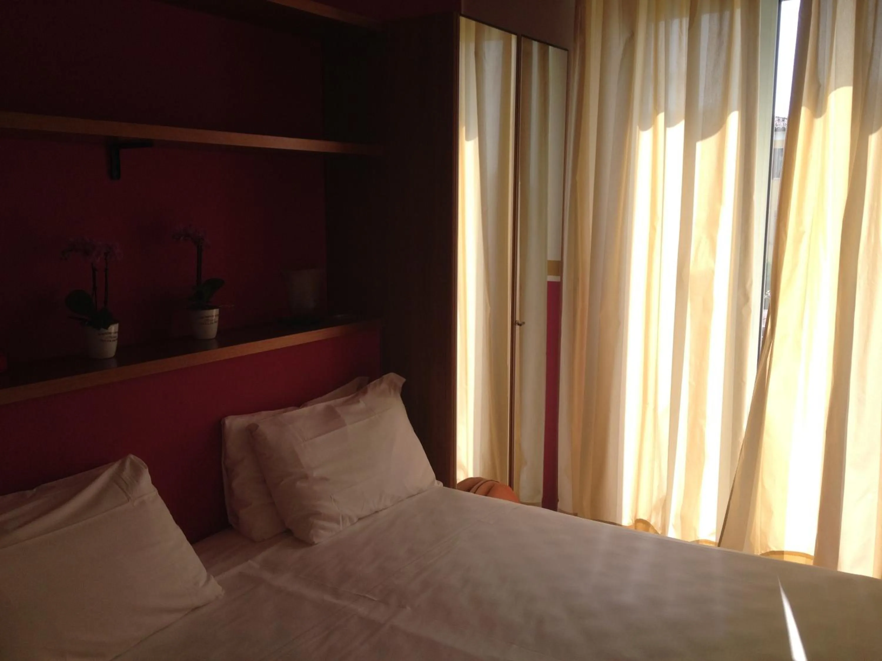 Photo of the whole room, Bed in Hotel Benacus