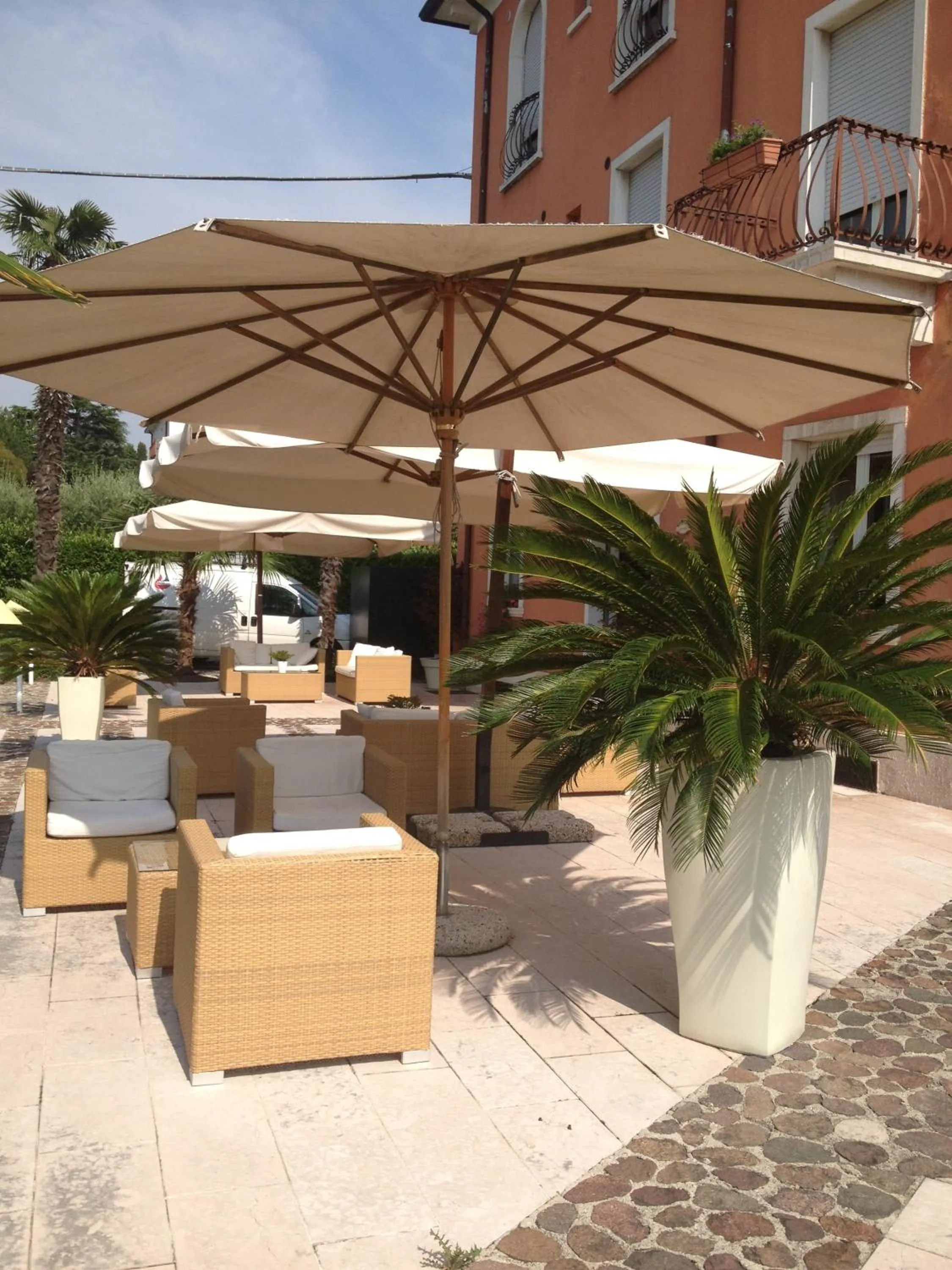 Patio in Hotel Benacus