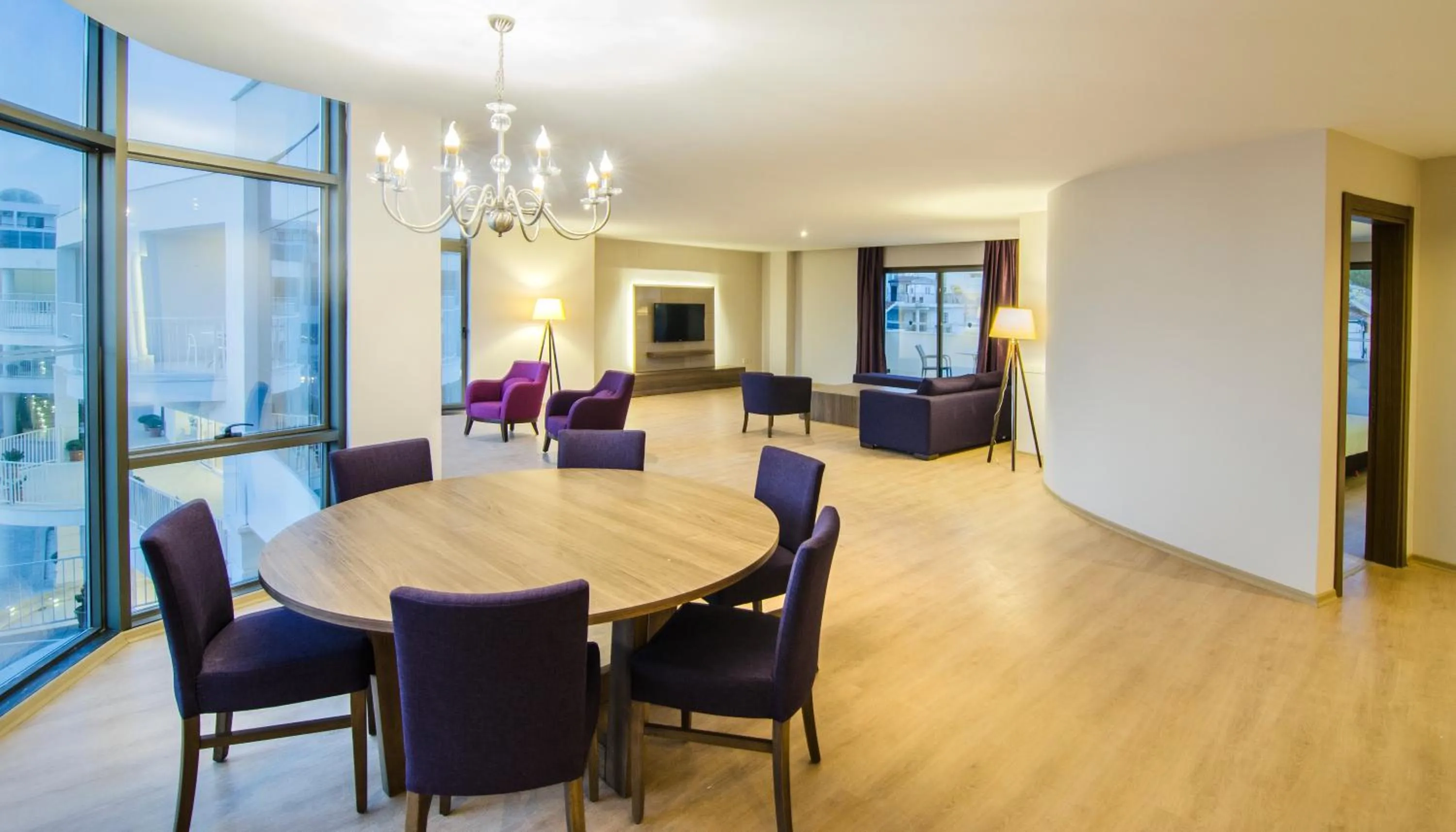 Communal lounge/ TV room in Ladies Beach Suite Hotel