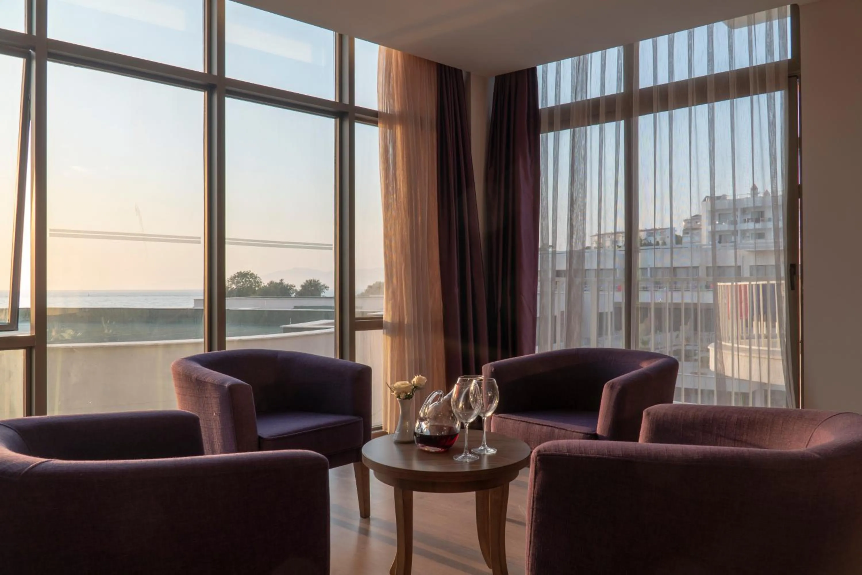 Living room in Ladies Beach Suite Hotel