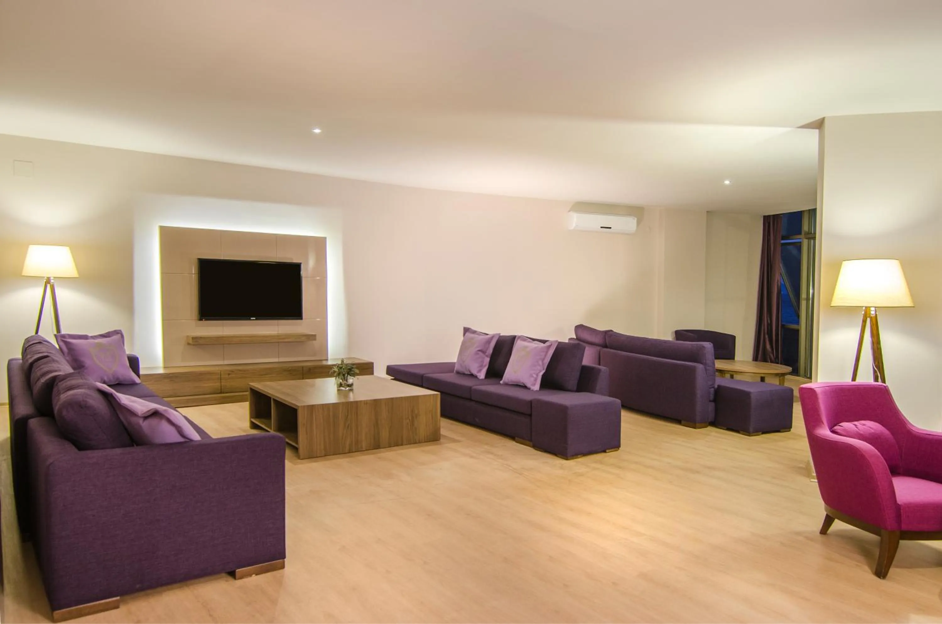 Communal lounge/ TV room in Ladies Beach Suite Hotel