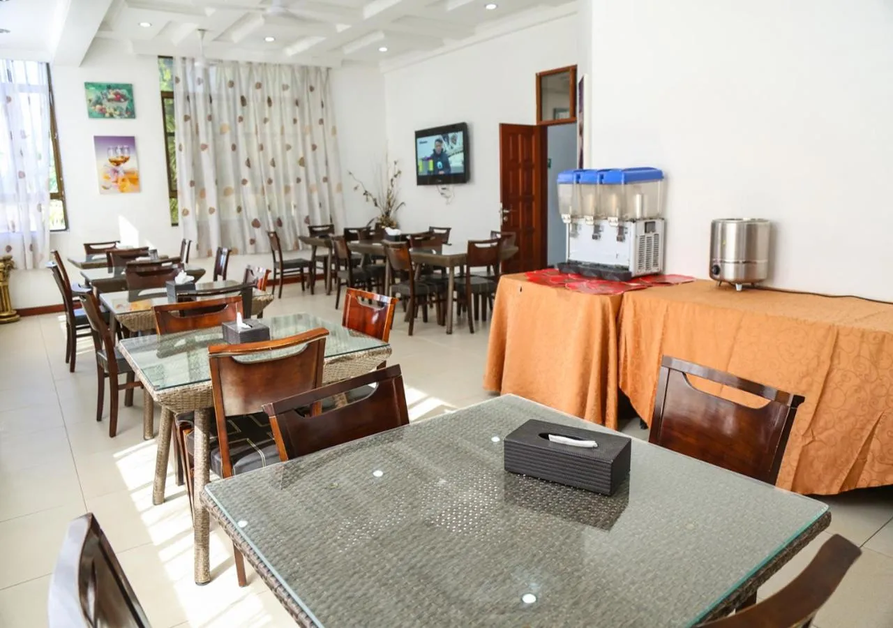 Restaurant/places to eat in Hotel de Mag (Plaza)