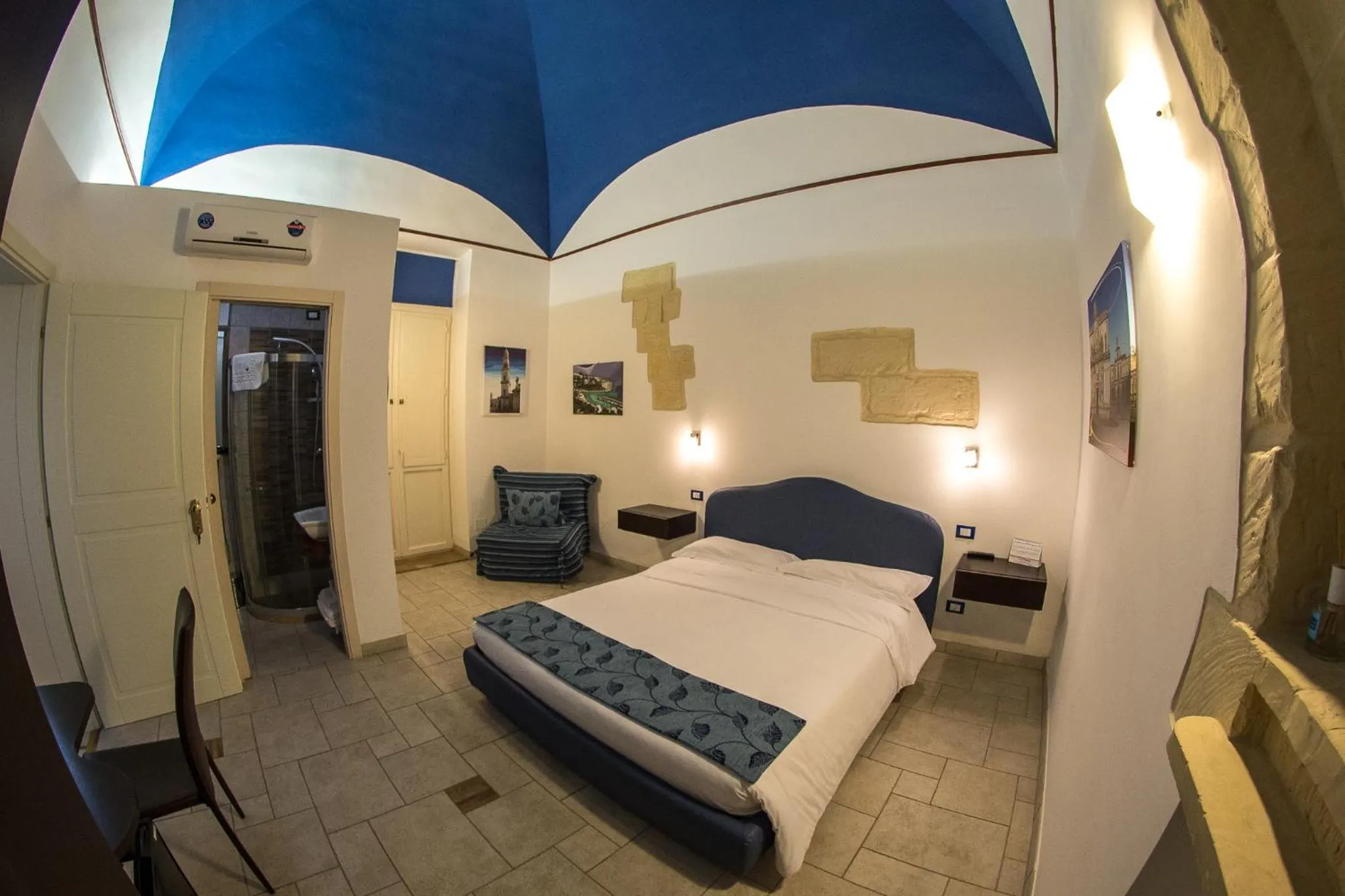 Photo of the whole room in 19Venti