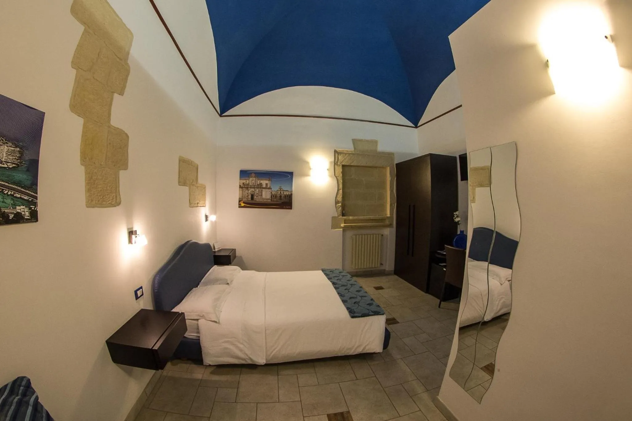 Photo of the whole room in 19Venti