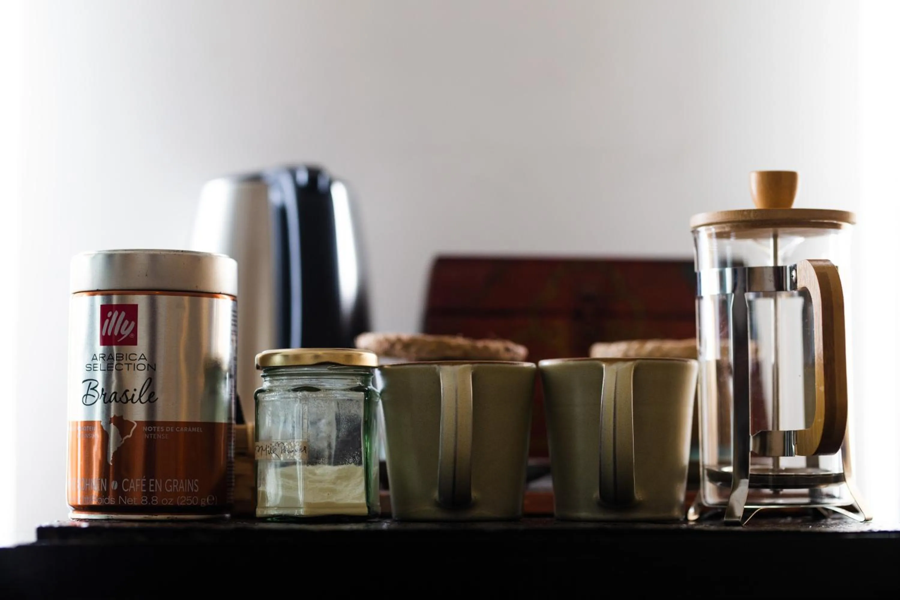 Coffee/tea facilities in Samsara Apartments by Baber Mahal Revisited