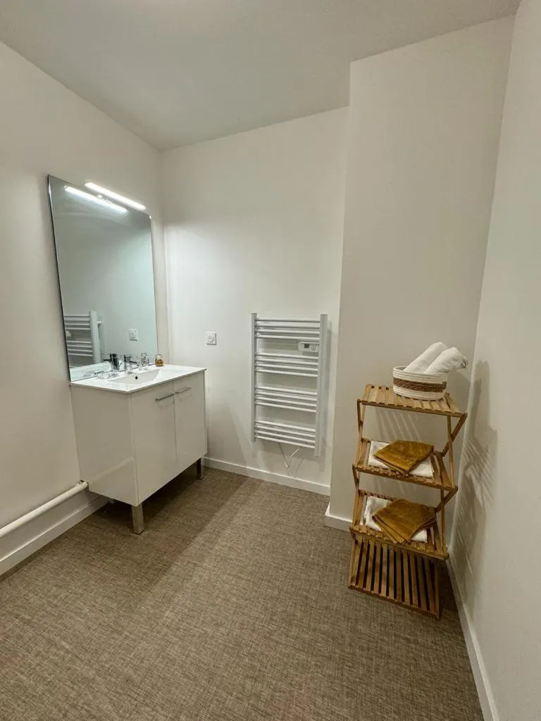 Bathroom in Zenao Appart'hôtels Boulogne-sur-Mer - La Rose des Vents