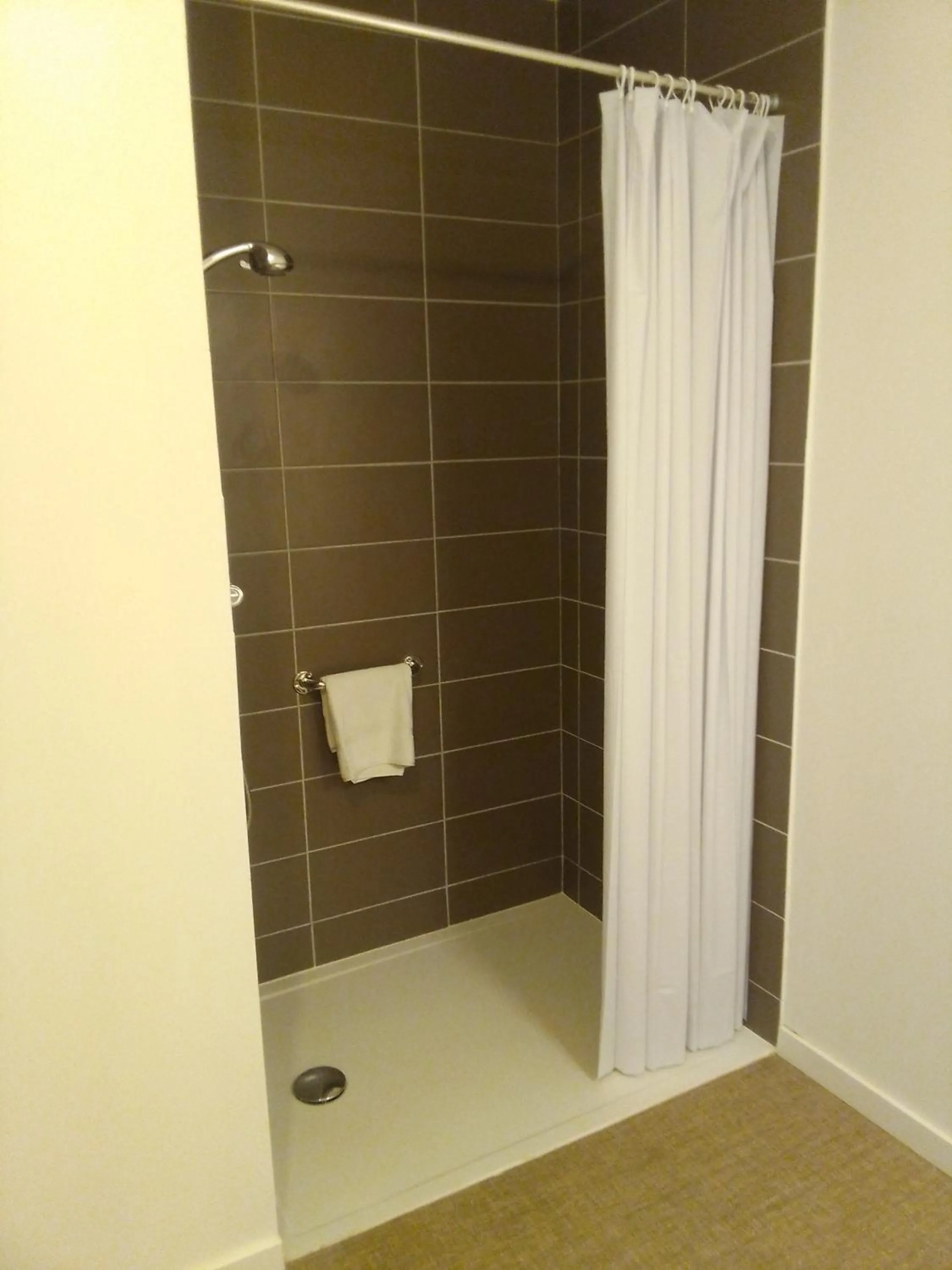 Shower in Zenao Appart'hôtels Boulogne-sur-Mer - La Rose des Vents