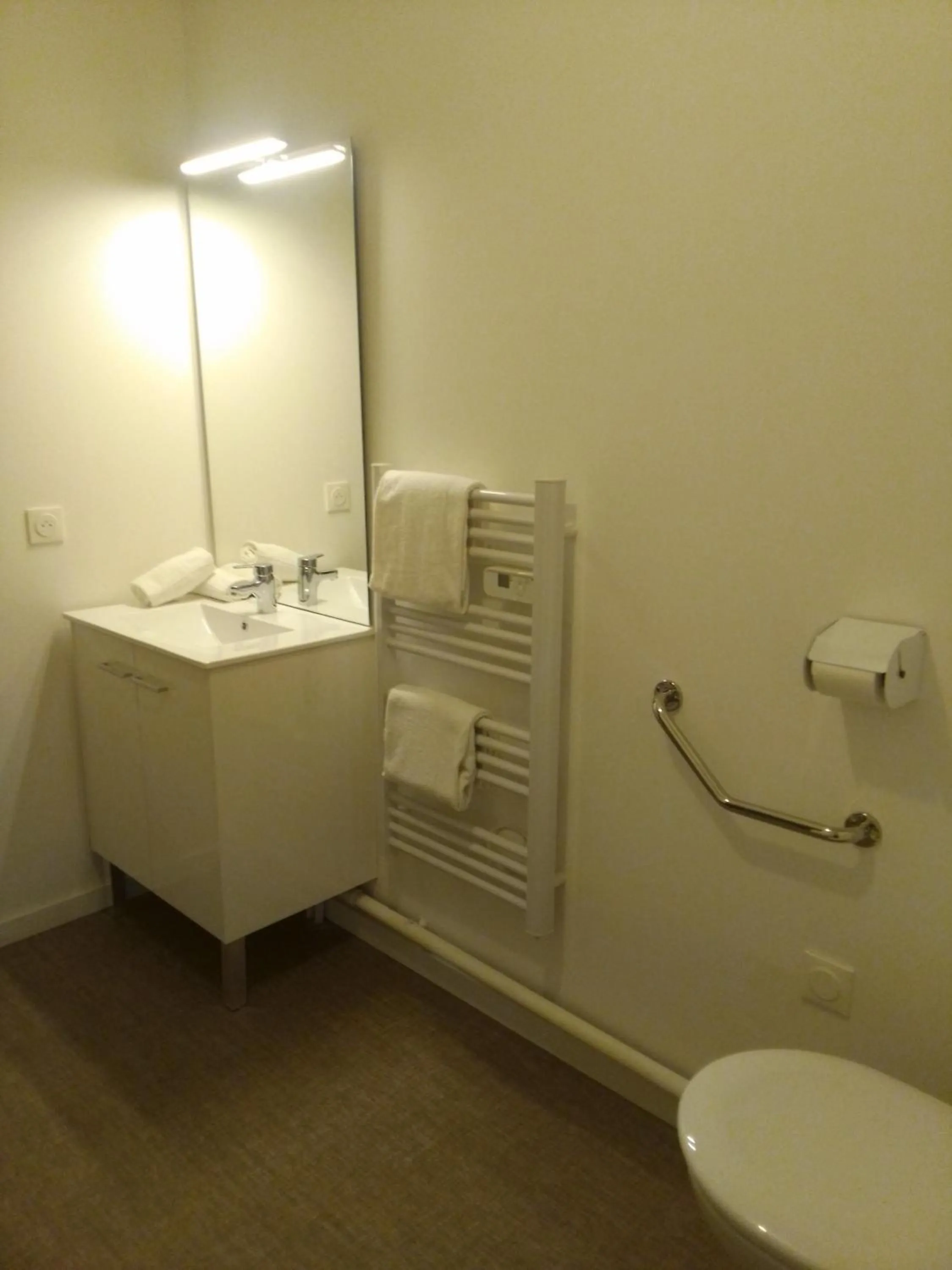 Toilet in Zenao Appart'hôtels Boulogne-sur-Mer - La Rose des Vents