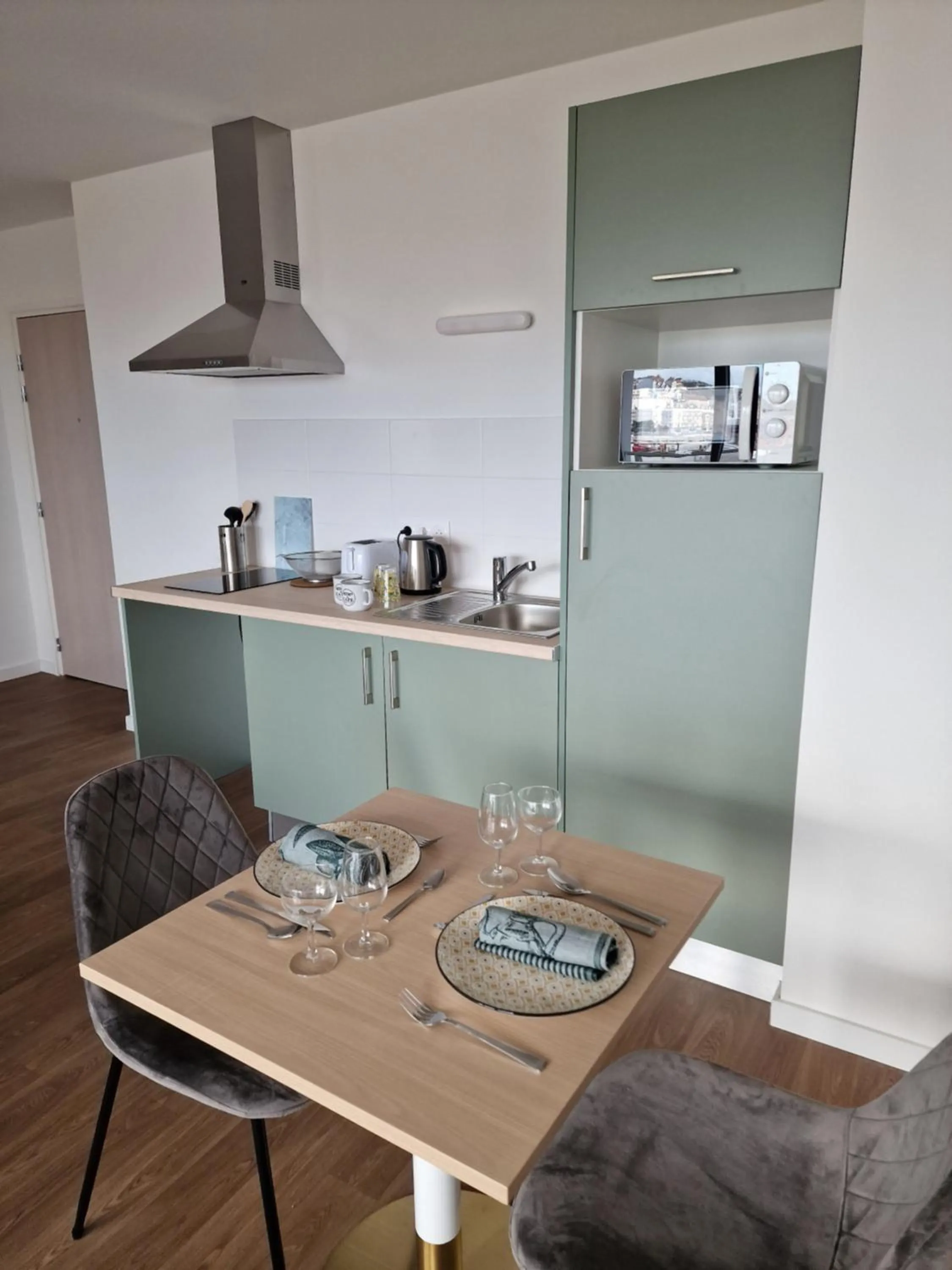 Kitchen or kitchenette in Zenao Appart'hôtels Boulogne-sur-Mer - La Rose des Vents
