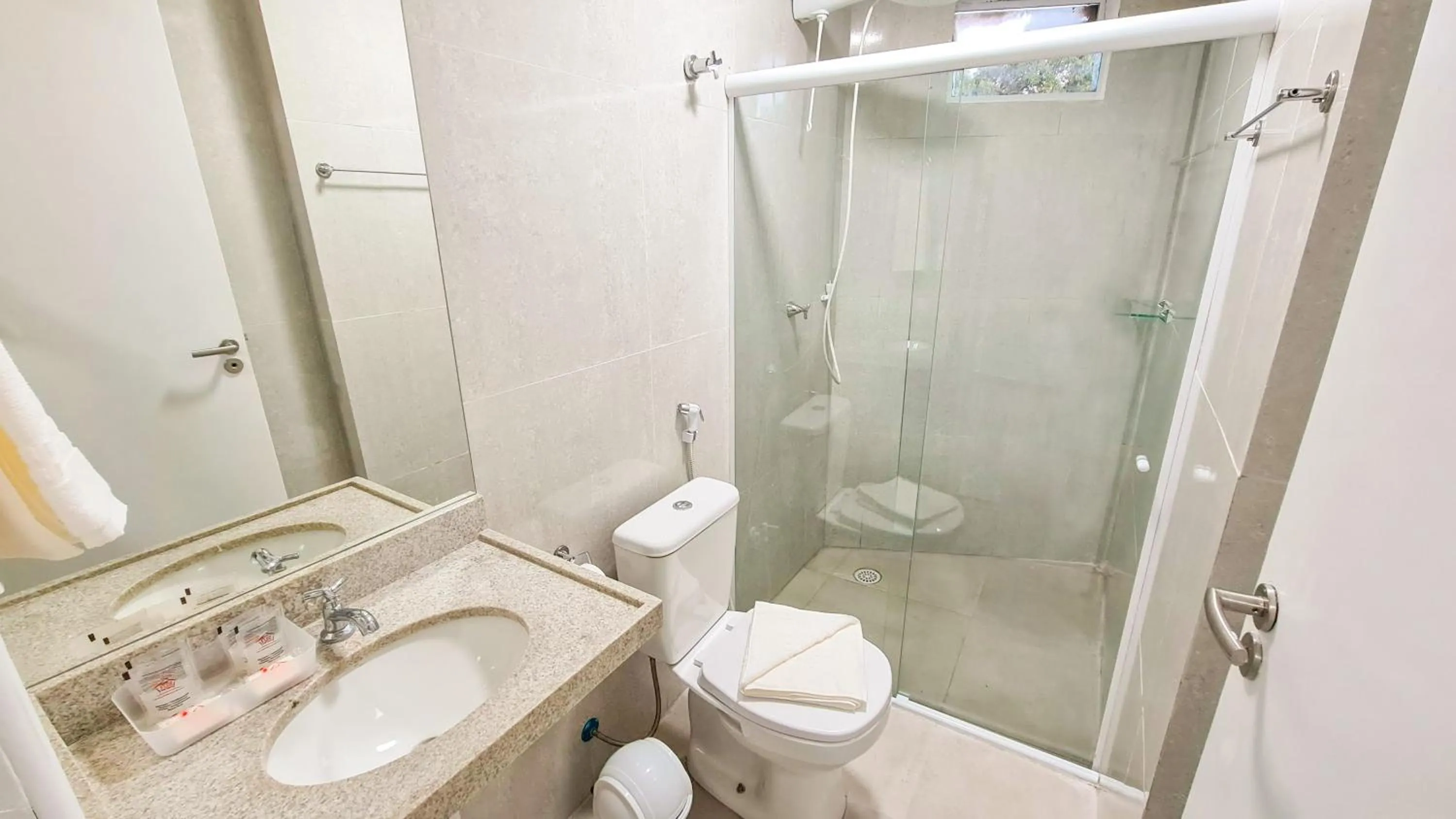 Bathroom in Sunset by AFT - PORTO DE GALINHAS