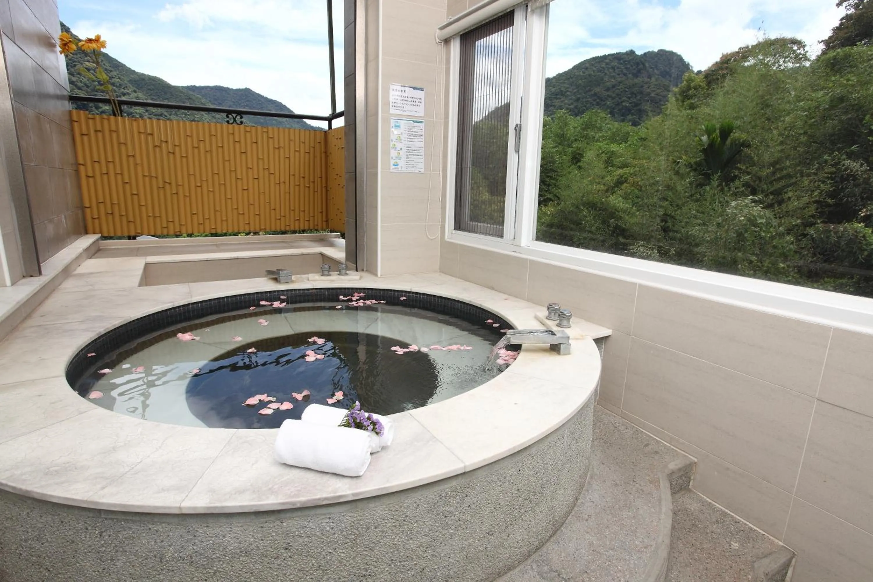 Bathroom in Hotspring World Wulai