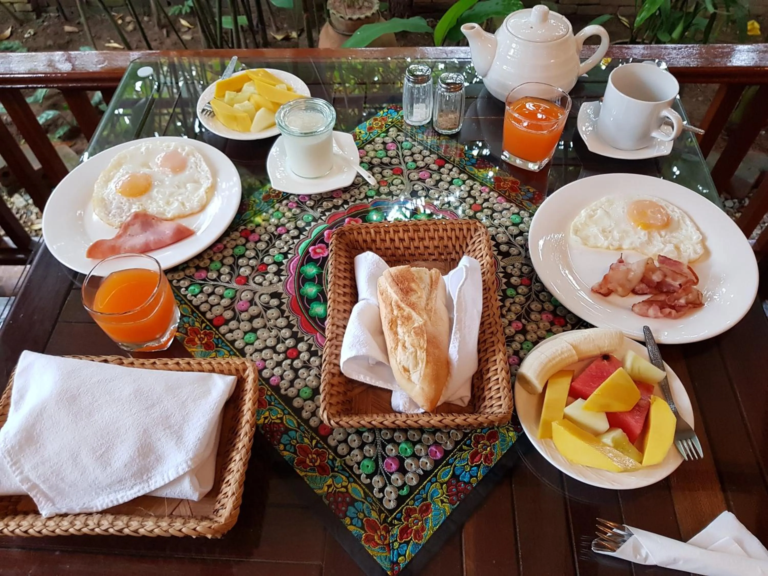 American breakfast in Thongbay Guesthouse