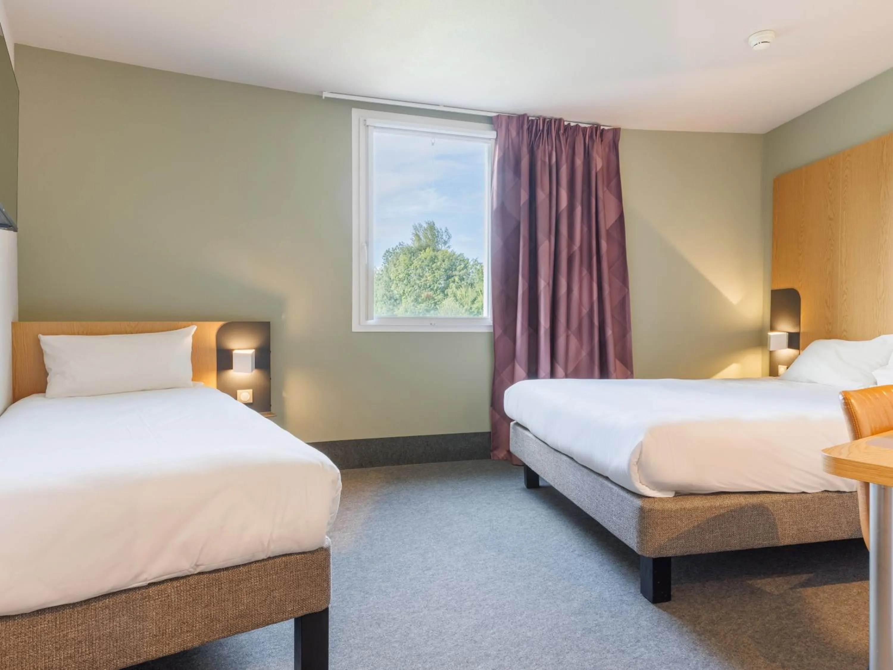 Bedroom, Bed in B&B HOTEL Clermont-Ferrand Nord Riom