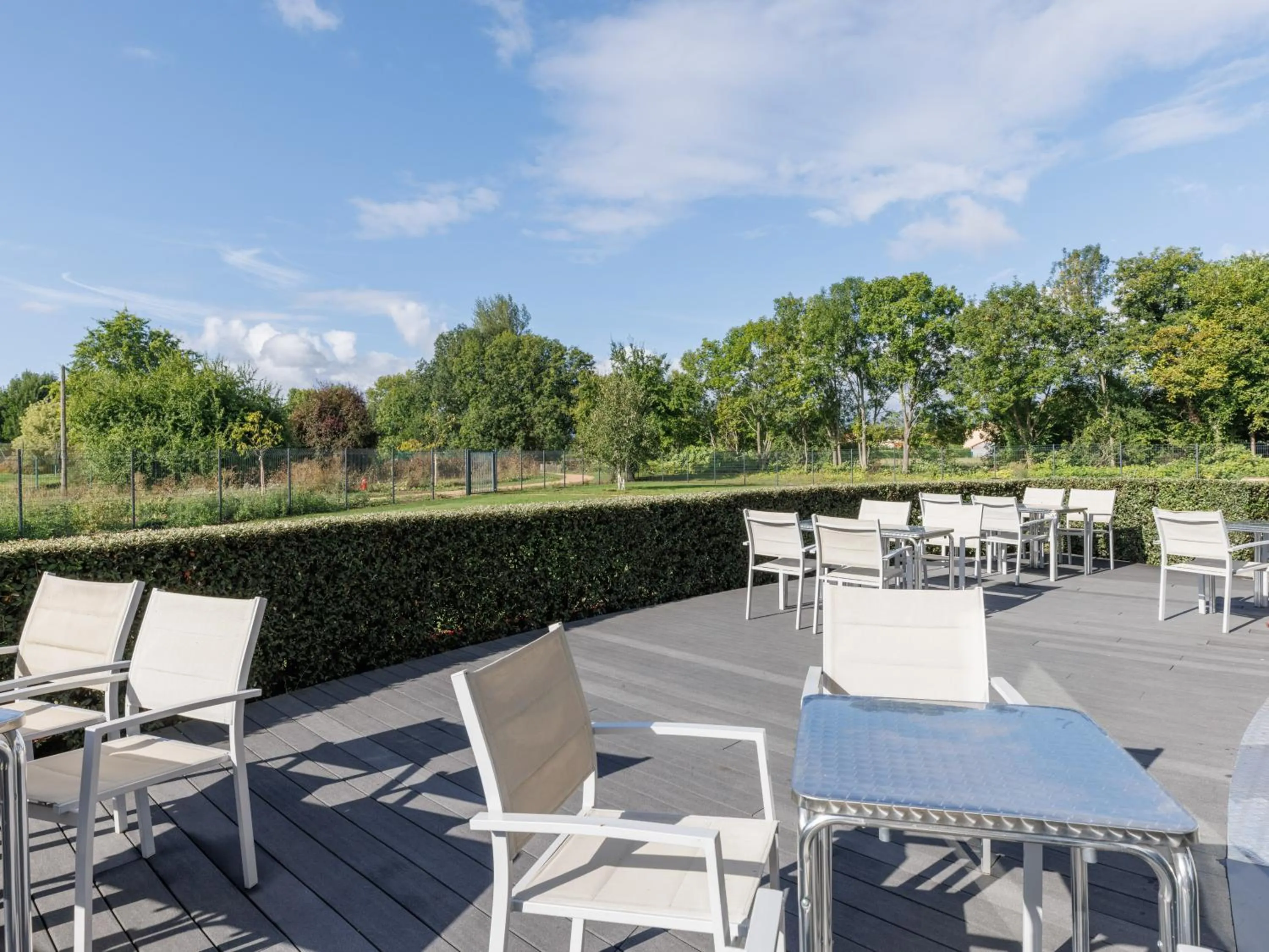 Patio in B&B HOTEL Clermont-Ferrand Nord Riom