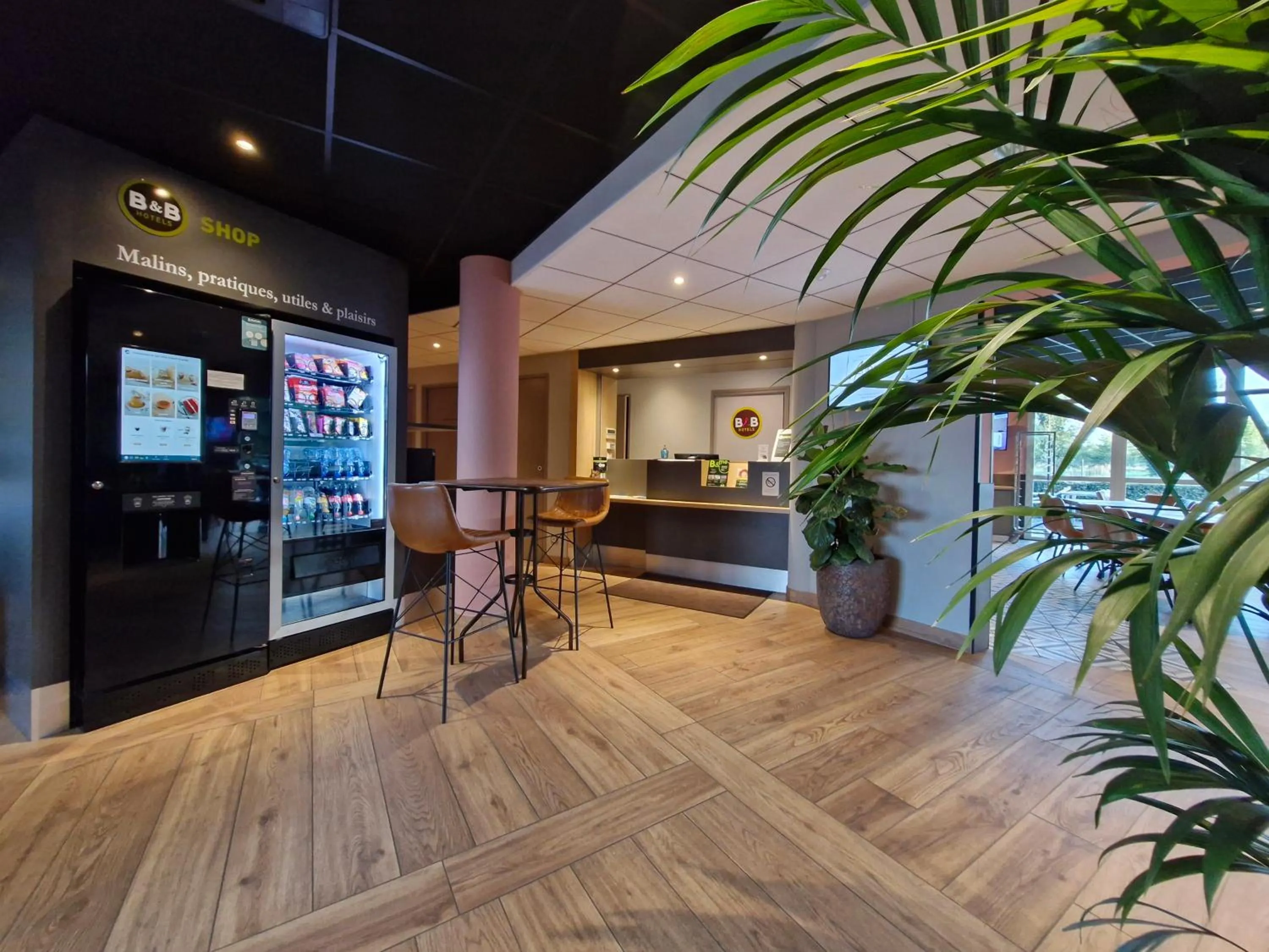 Lobby or reception in B&B HOTEL Clermont-Ferrand Nord Riom