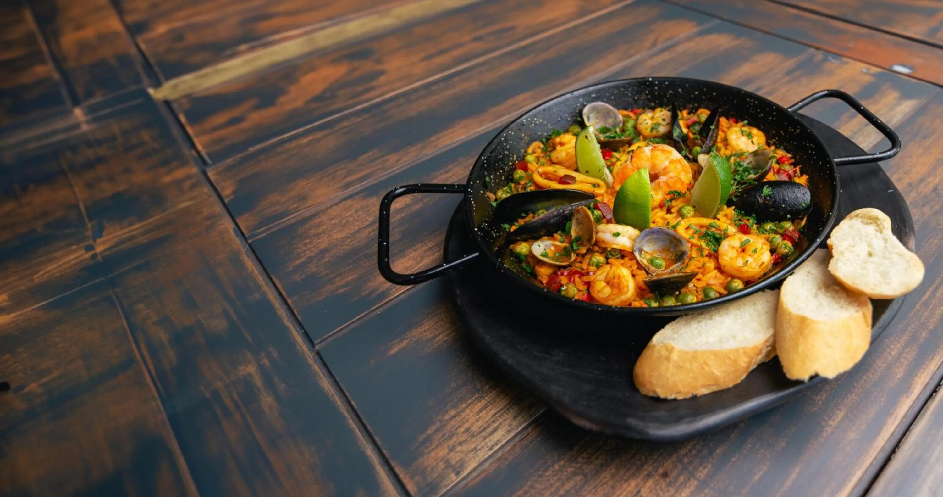 Restaurant/places to eat in Balmoral Plaza Hotel