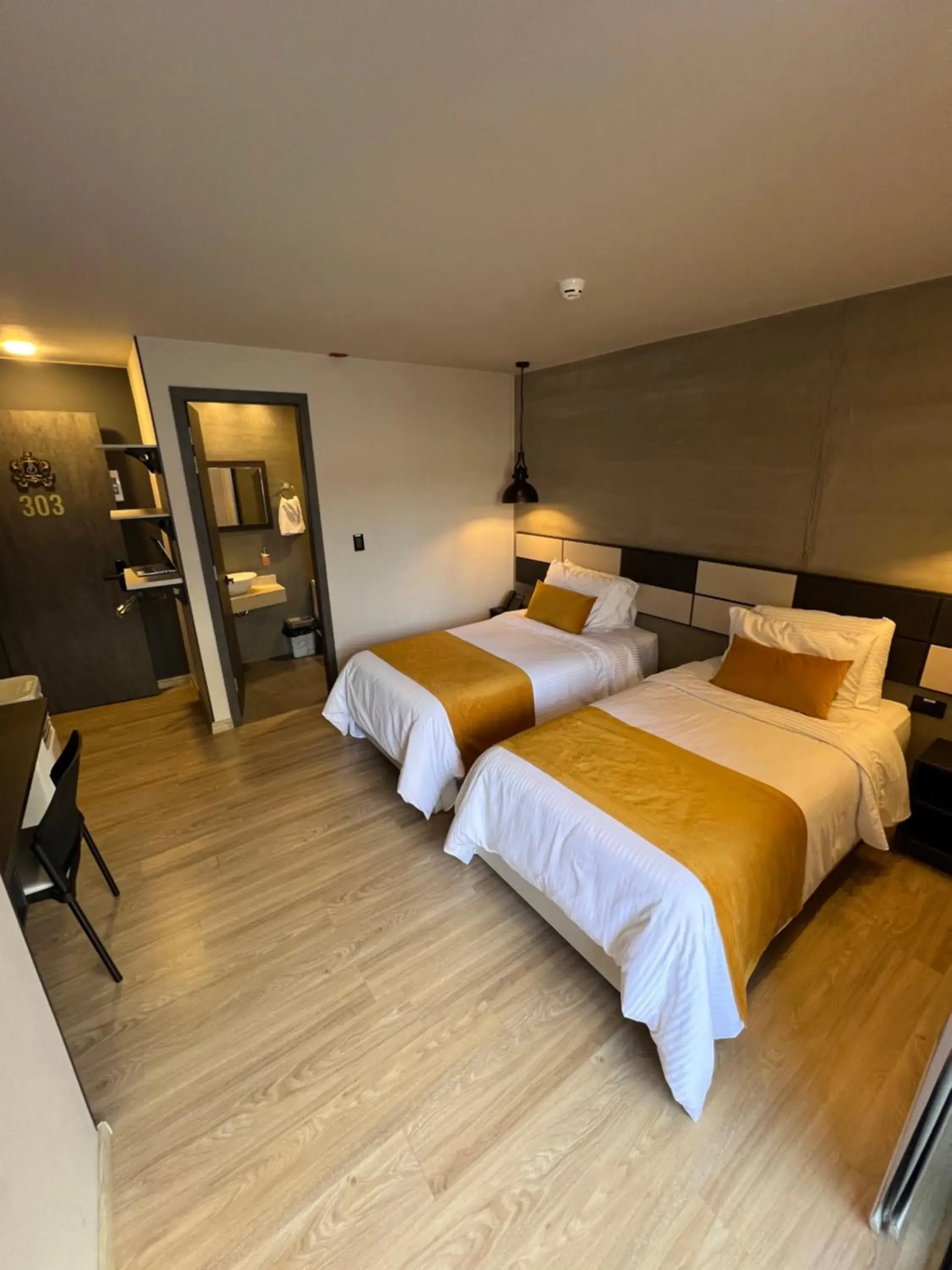 Twin Room - single occupancy in Balmoral Plaza Hotel Twin Room - single occupancy in Balmoral Plaza Hotel