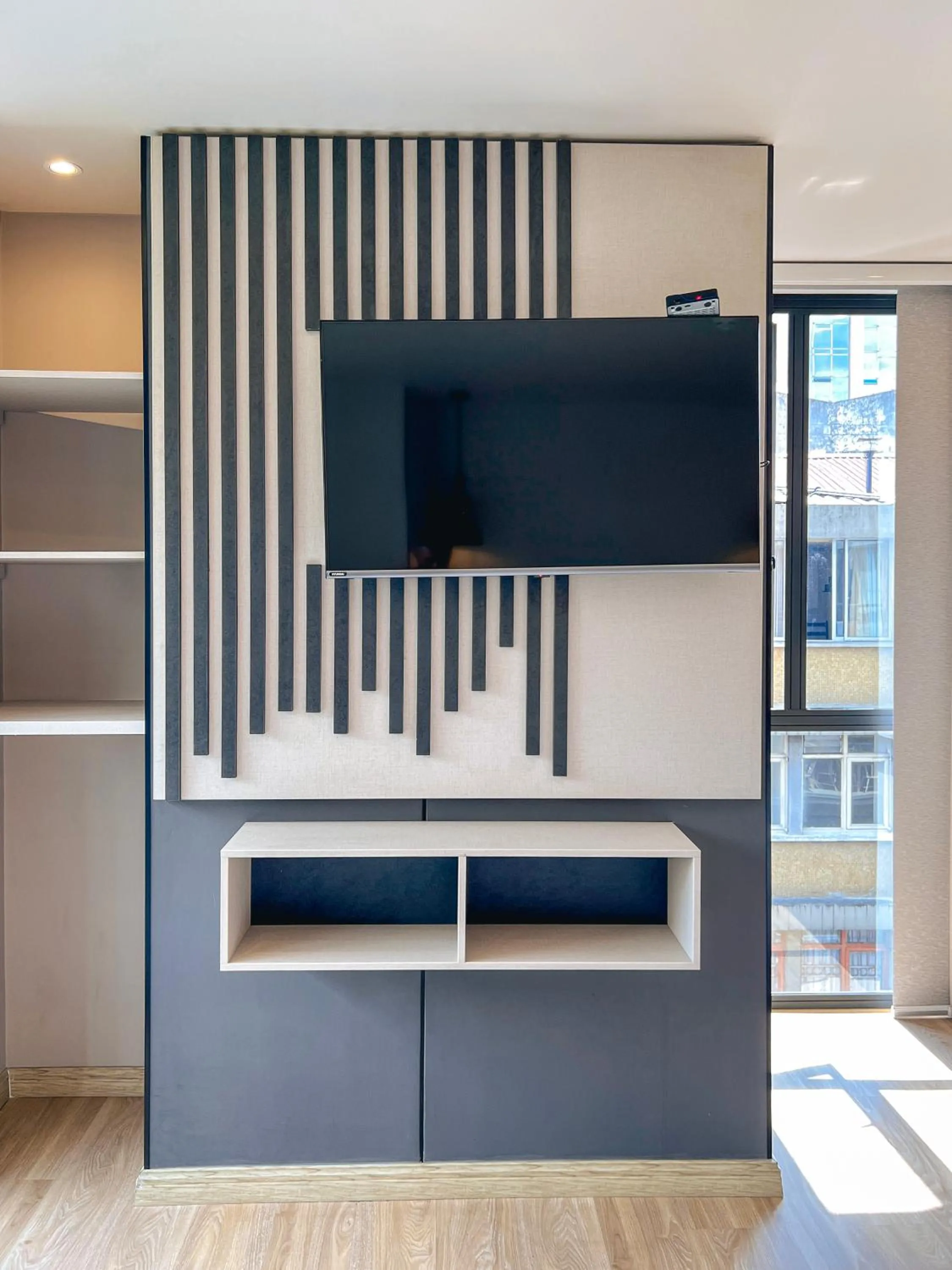 TV and multimedia in Balmoral Plaza Hotel