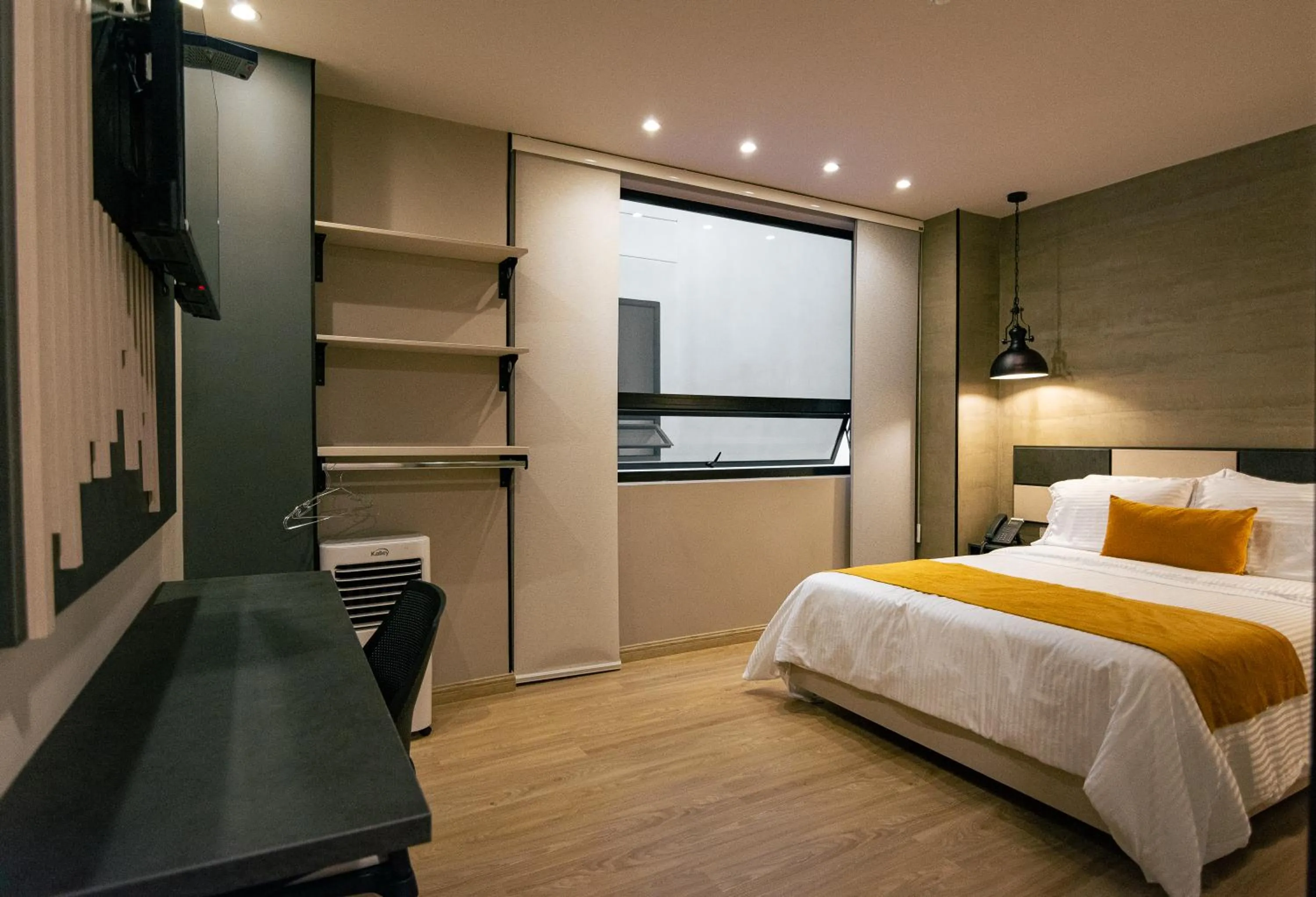 Bed in Balmoral Plaza Hotel