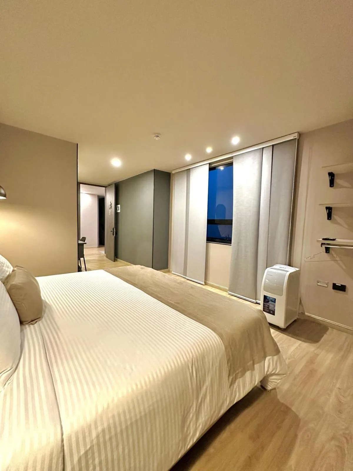 Bed in Balmoral Plaza Hotel