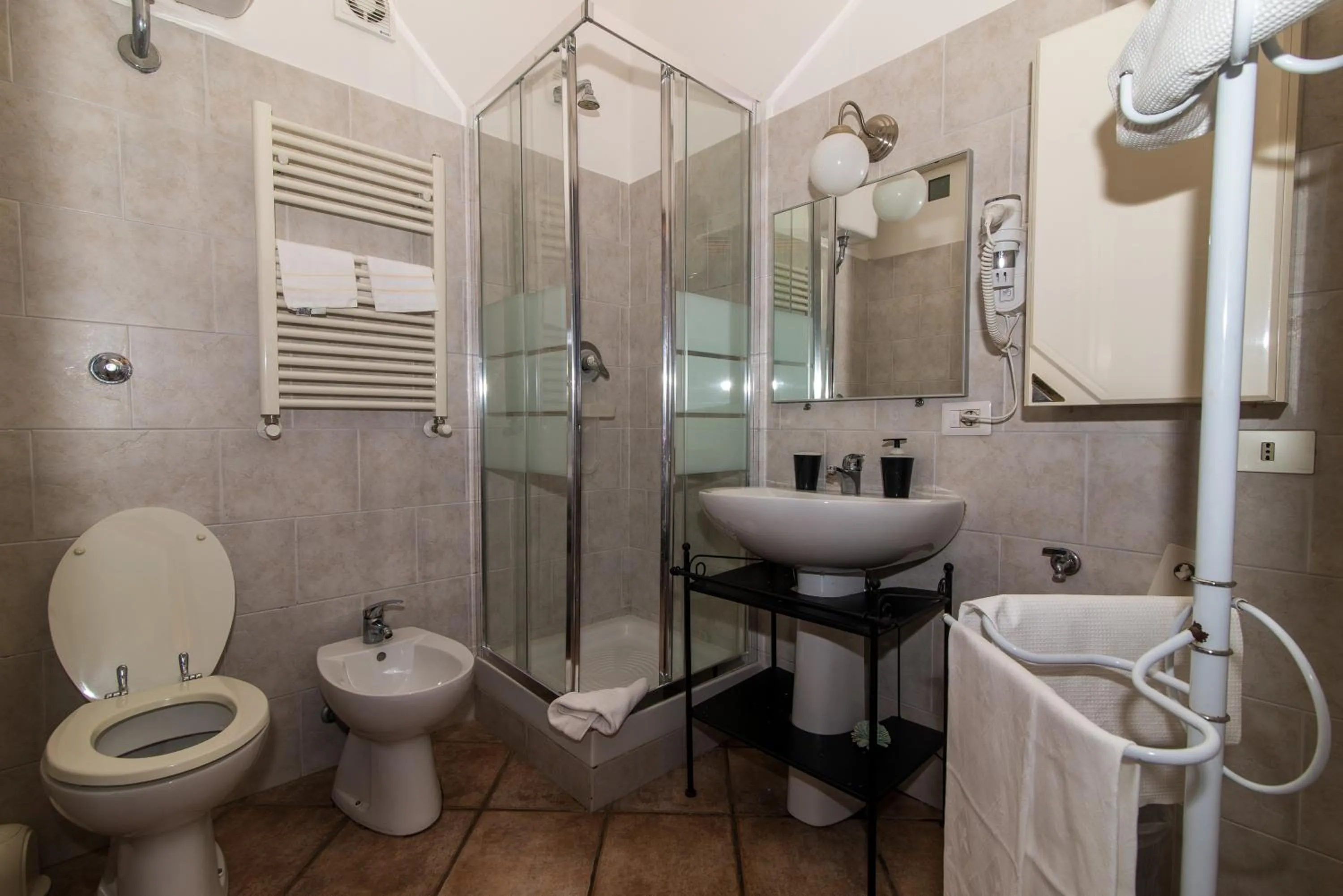 Shower in B&B Millennium