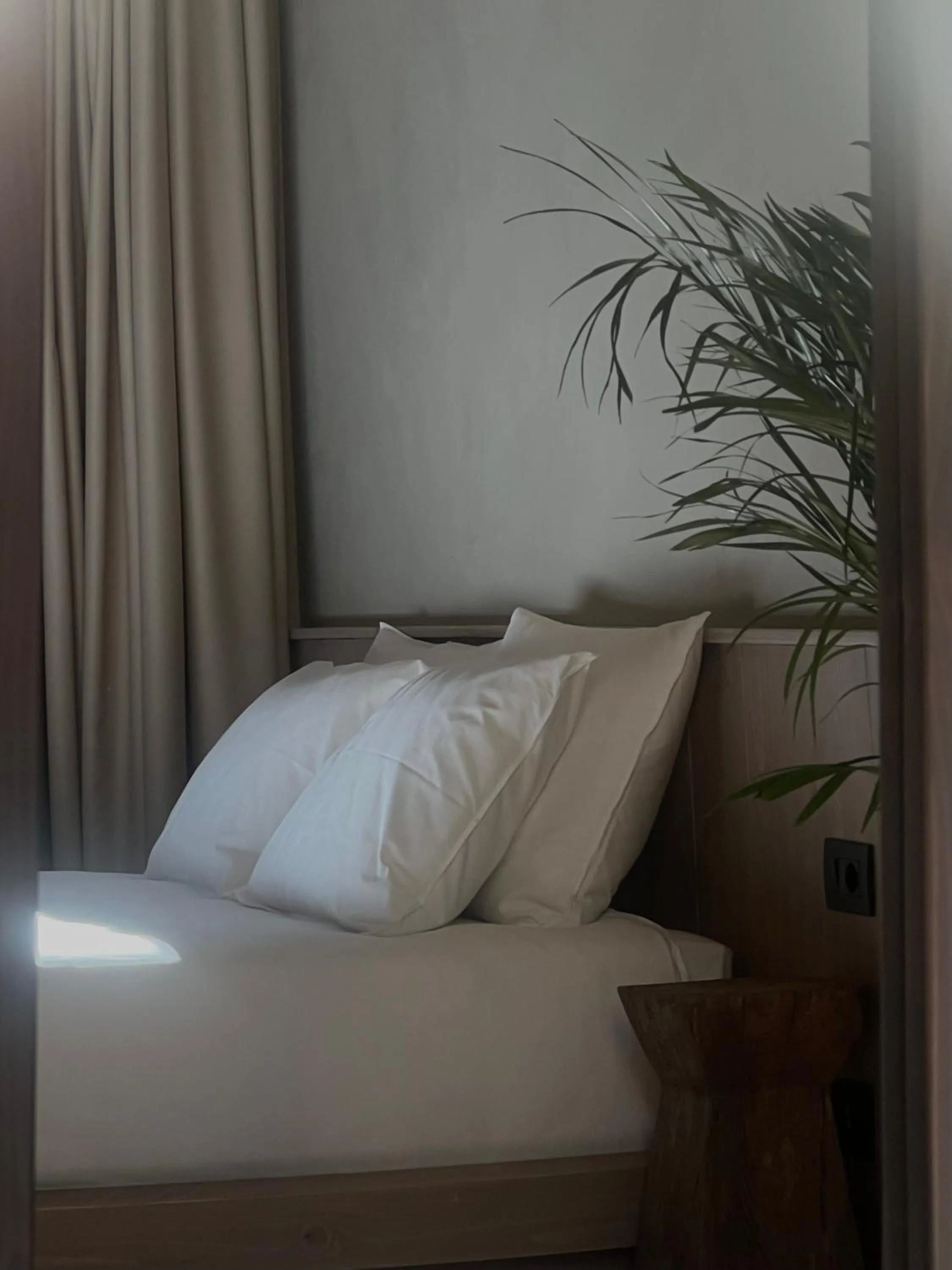 Bed in Faces & Places Boutique Hotel