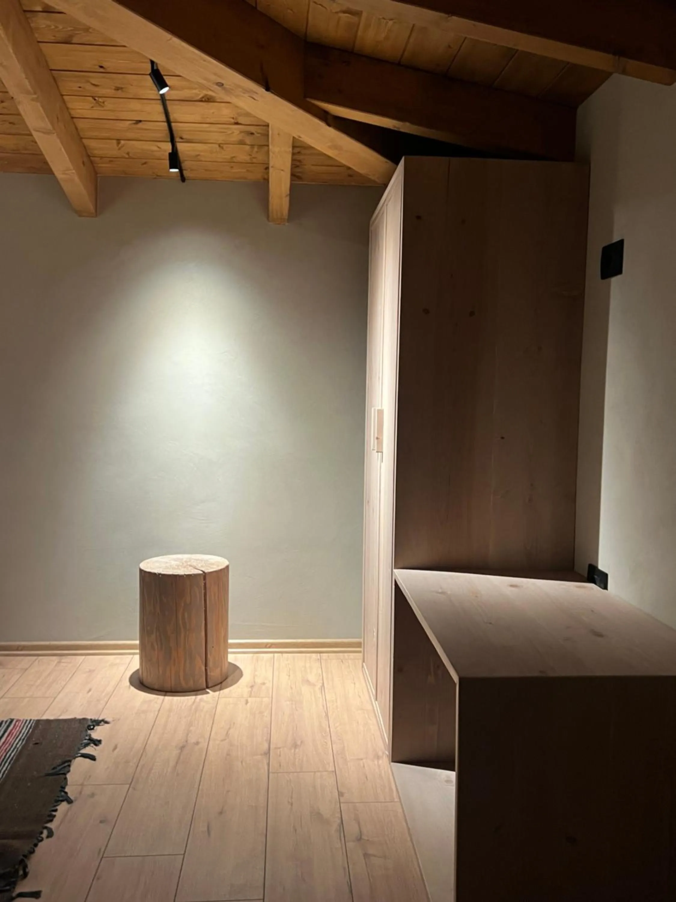 wardrobe in Faces & Places Boutique Hotel