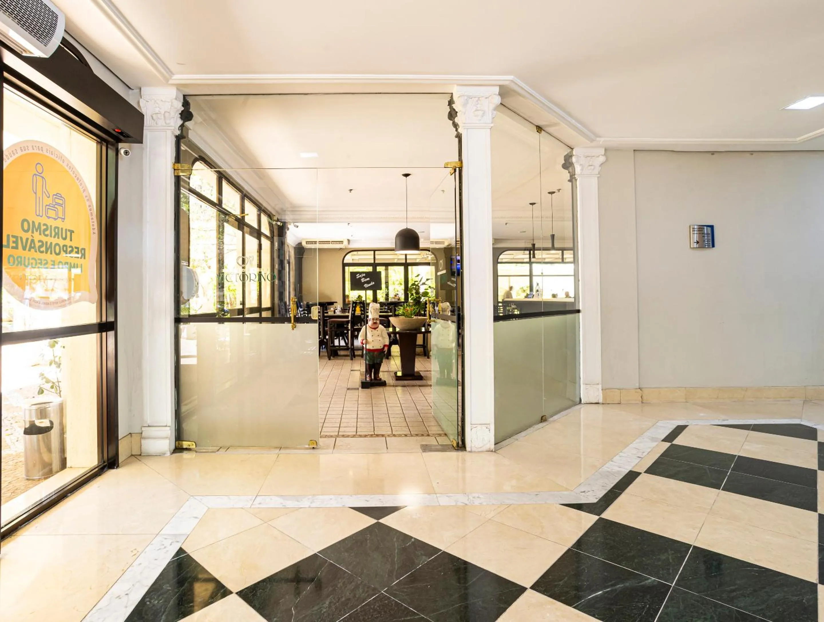 Restaurant/places to eat in You Stay at Vila Olimpia - The World