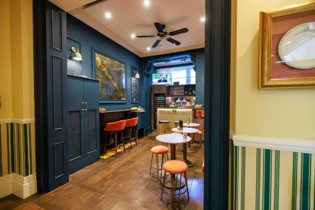 Breakfast in Vancouver Hotel and Studios