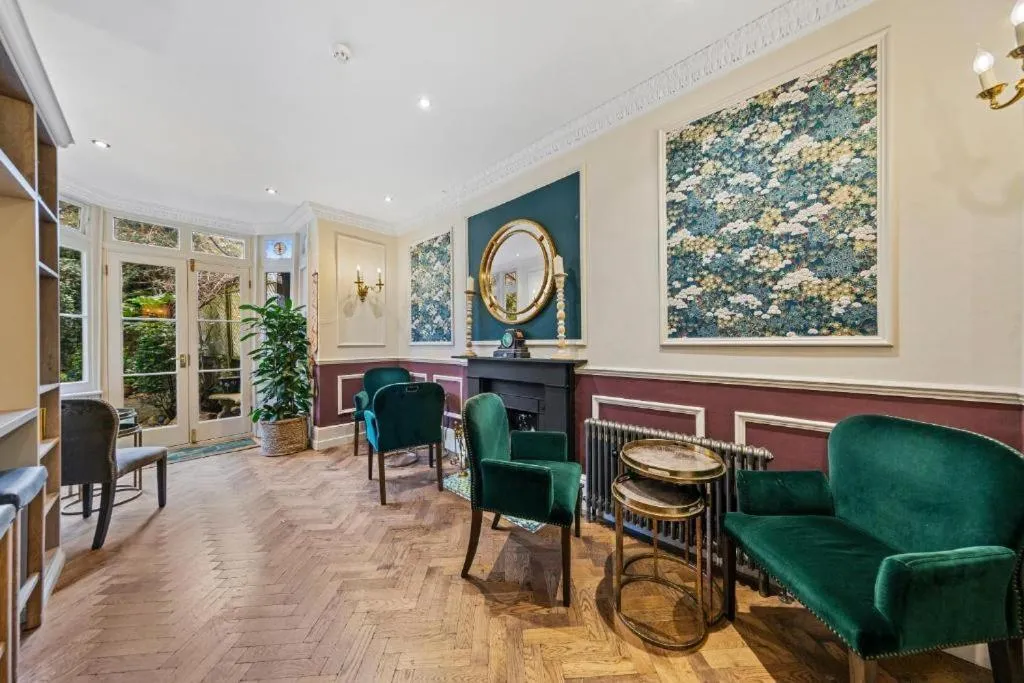 Living room in Vancouver Hotel and Studios