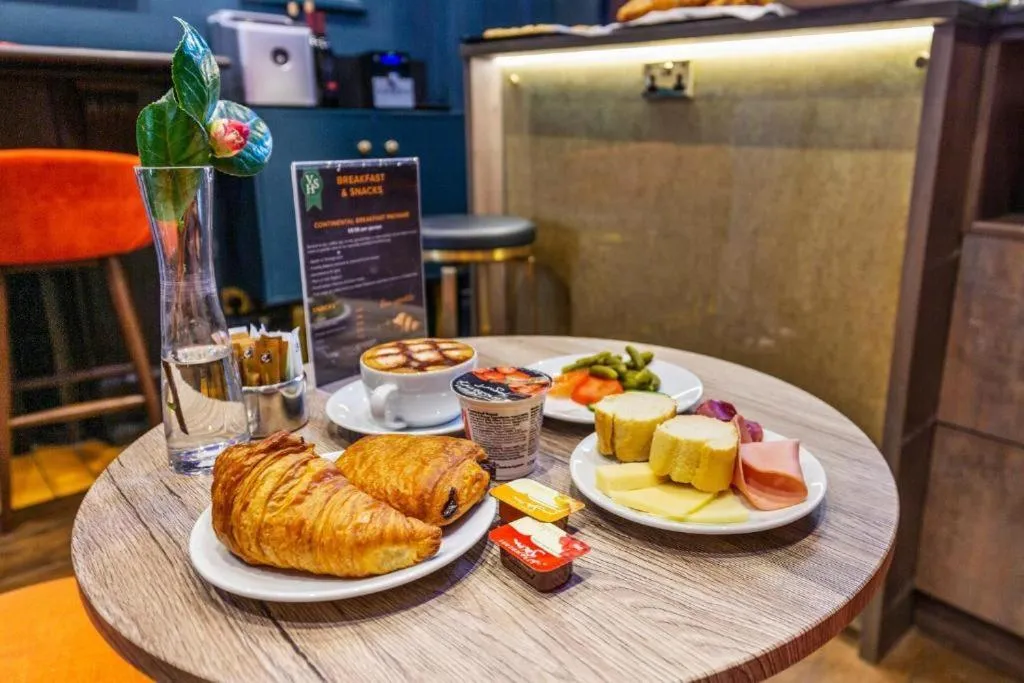 Breakfast in Vancouver Hotel and Studios