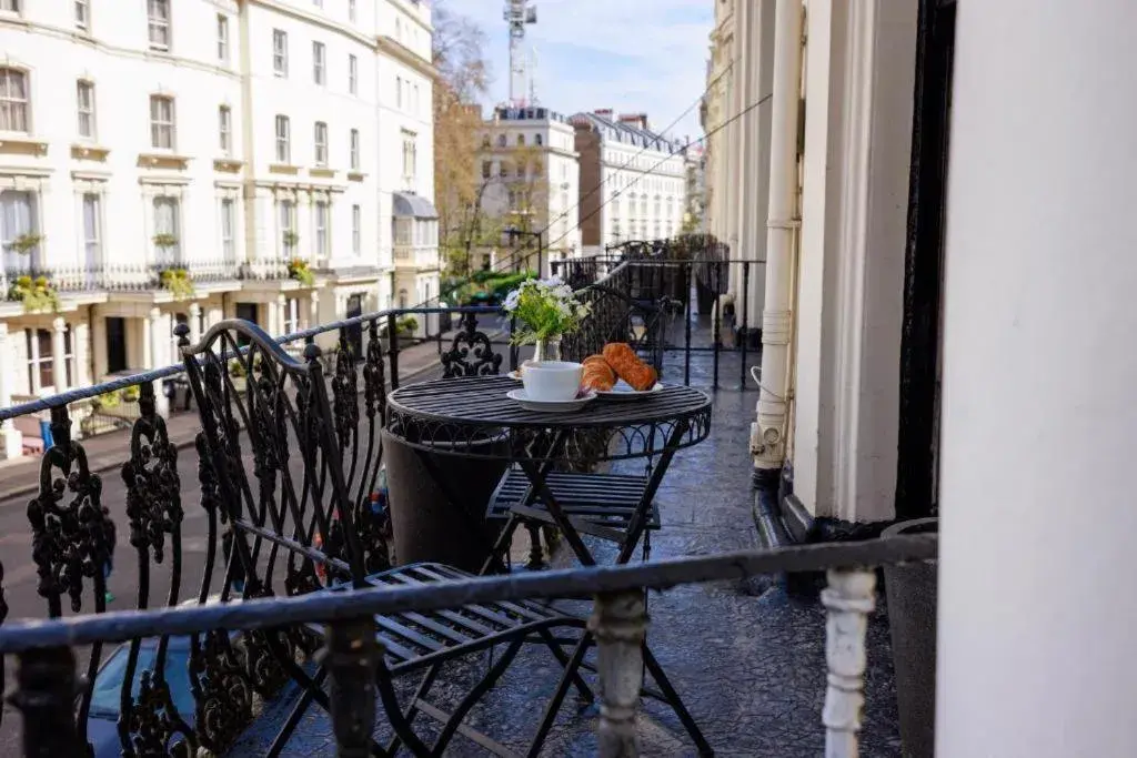 Studio Apartment in Vancouver Hotel and Studios Studio Apartment in Vancouver Hotel and Studios