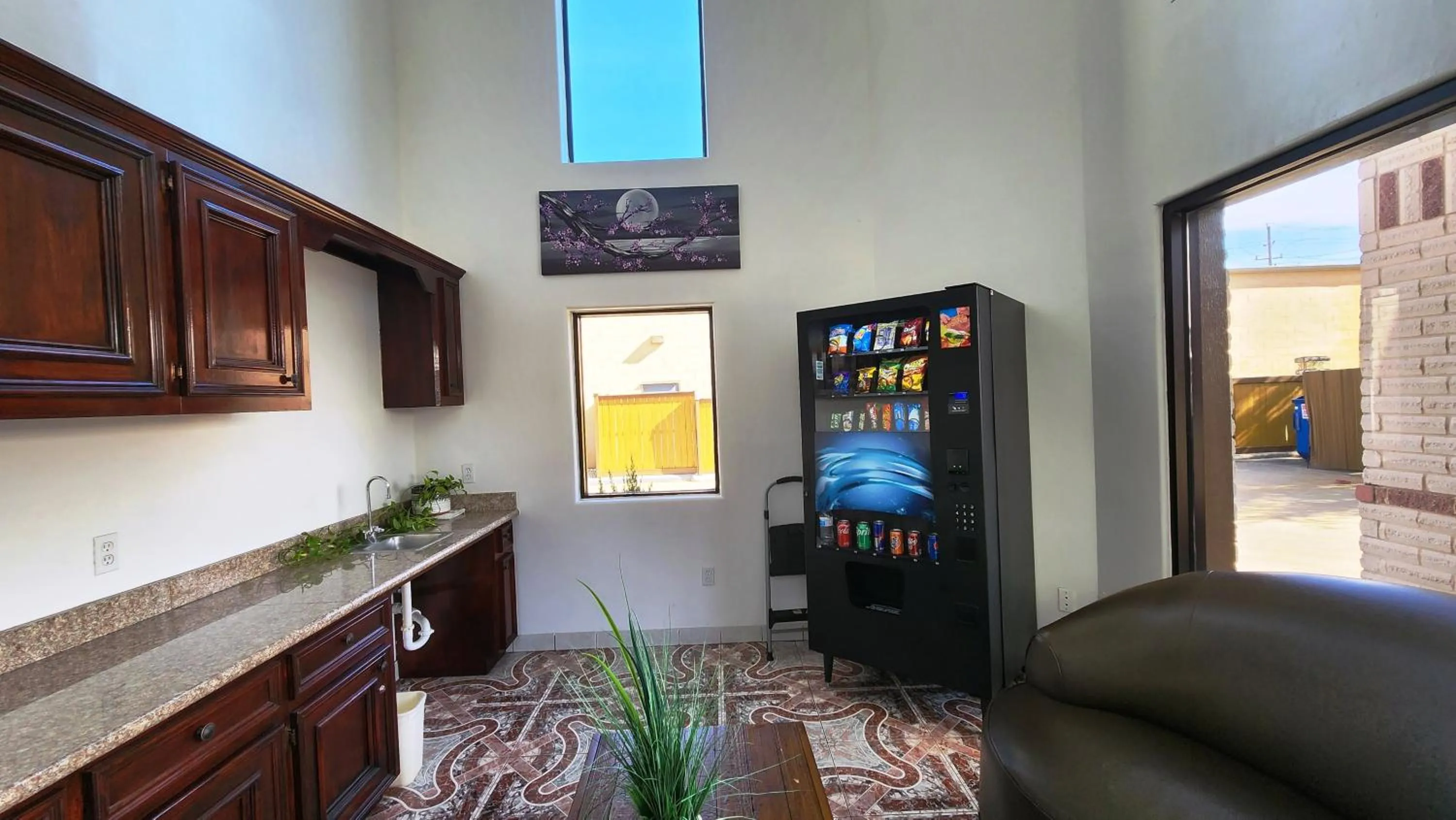 vending machine in Scottish Inn & Suites Sam Houston Parkway