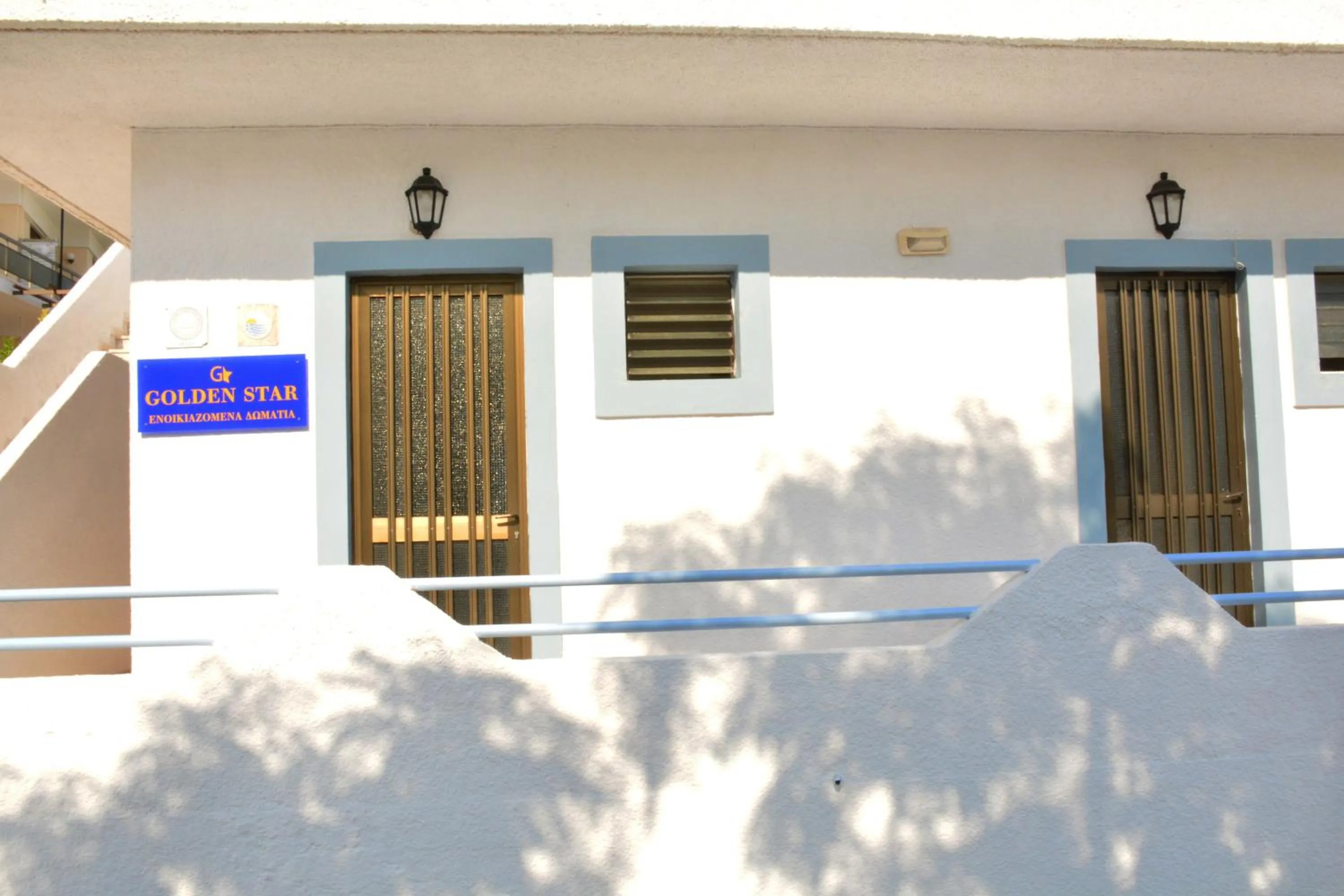 Facade/entrance in Golden Star Praxitelous