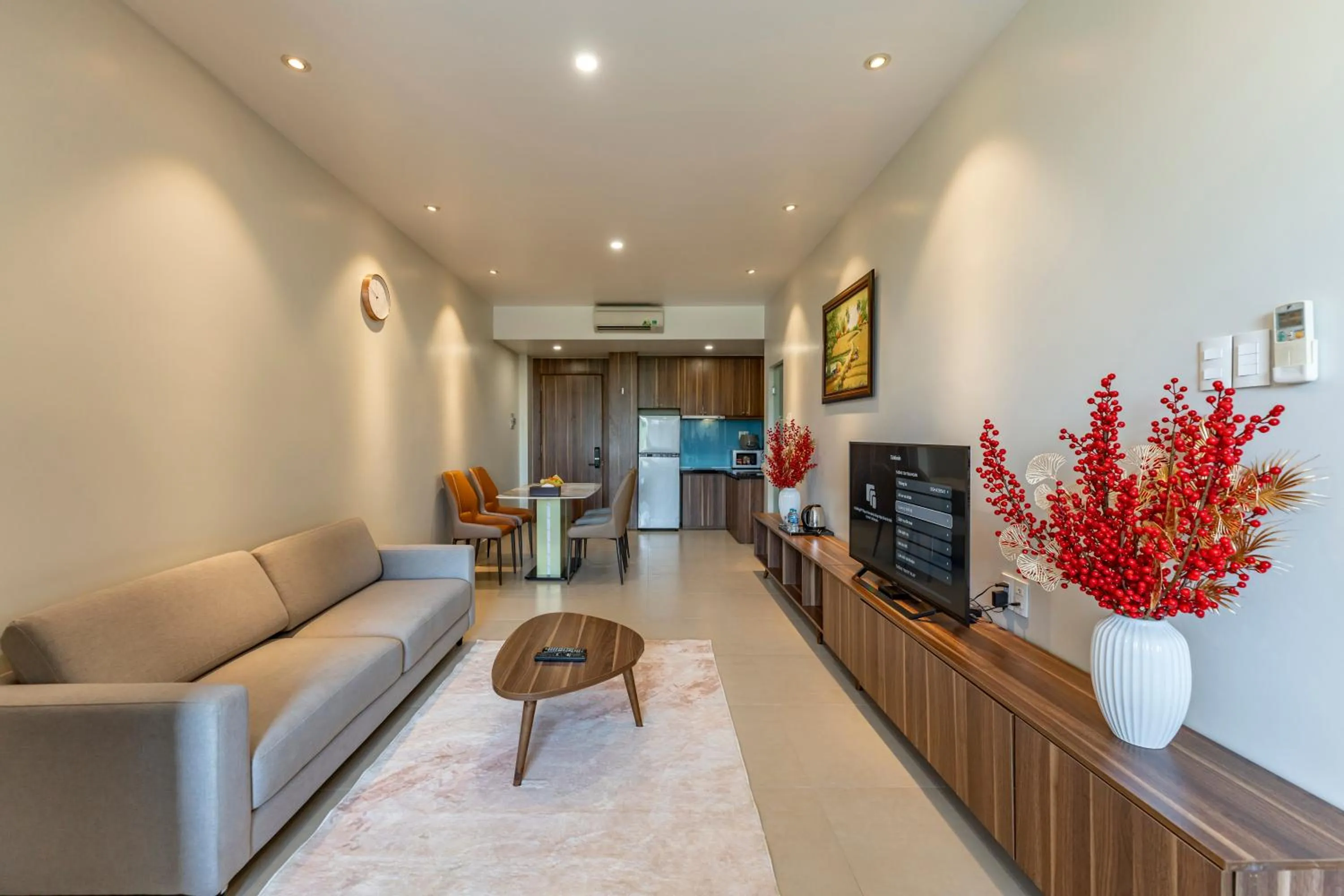 Communal lounge/ TV room in Thanh Long Hotel - Apartment