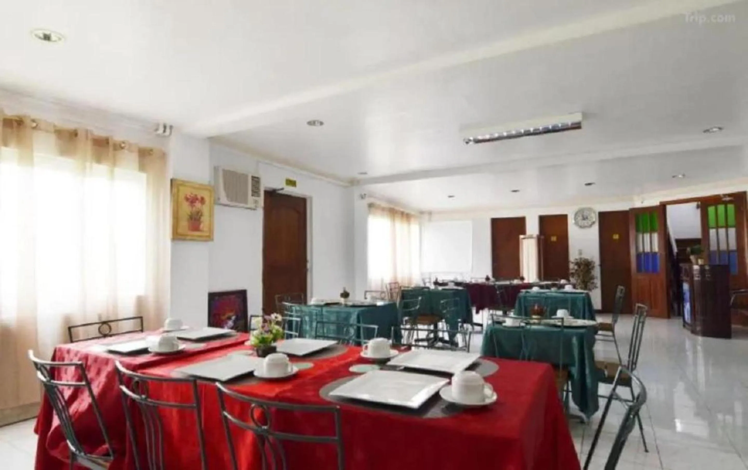 Dining area in New Orleans Tagaytay