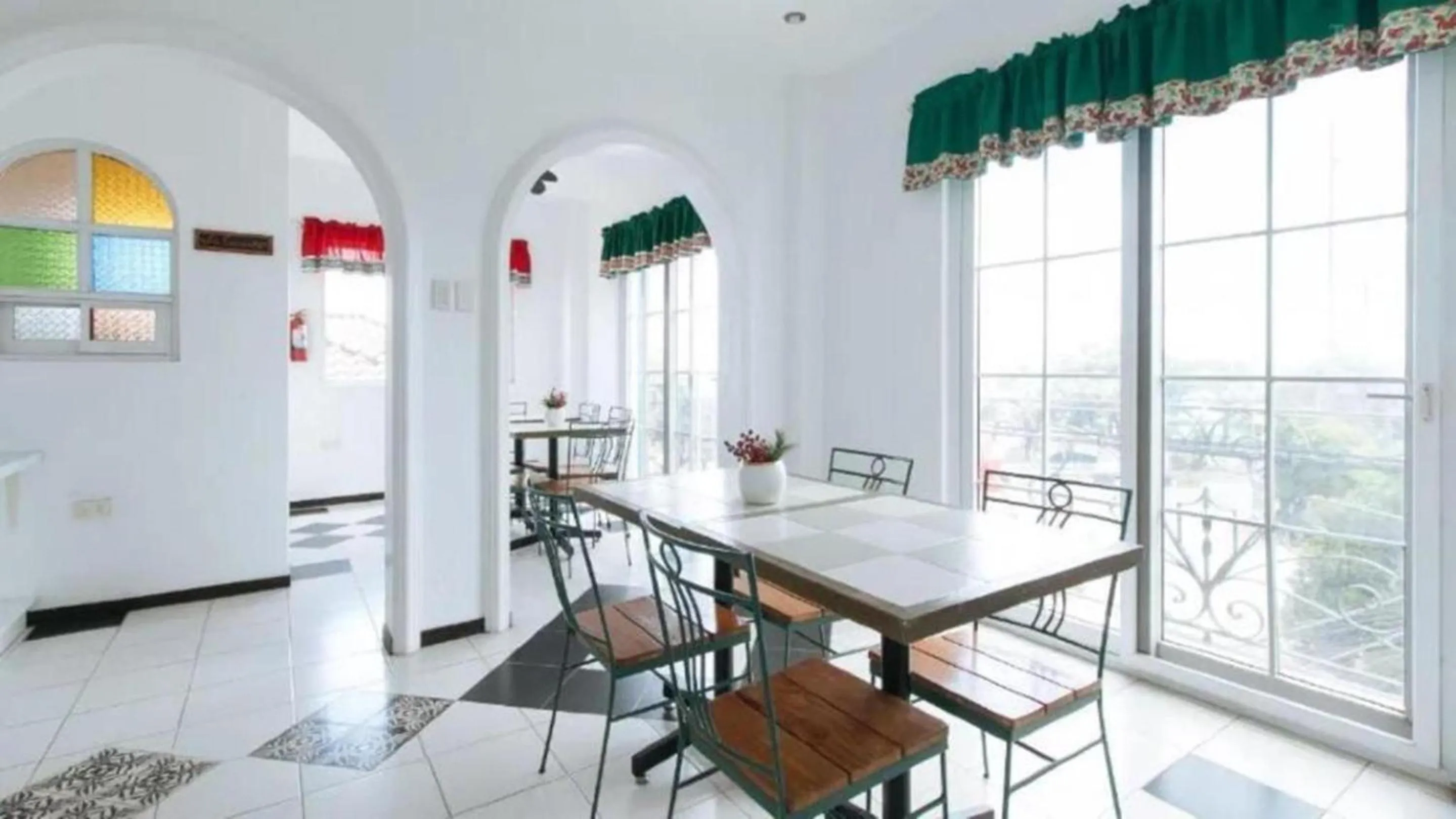 Dining area in New Orleans Tagaytay