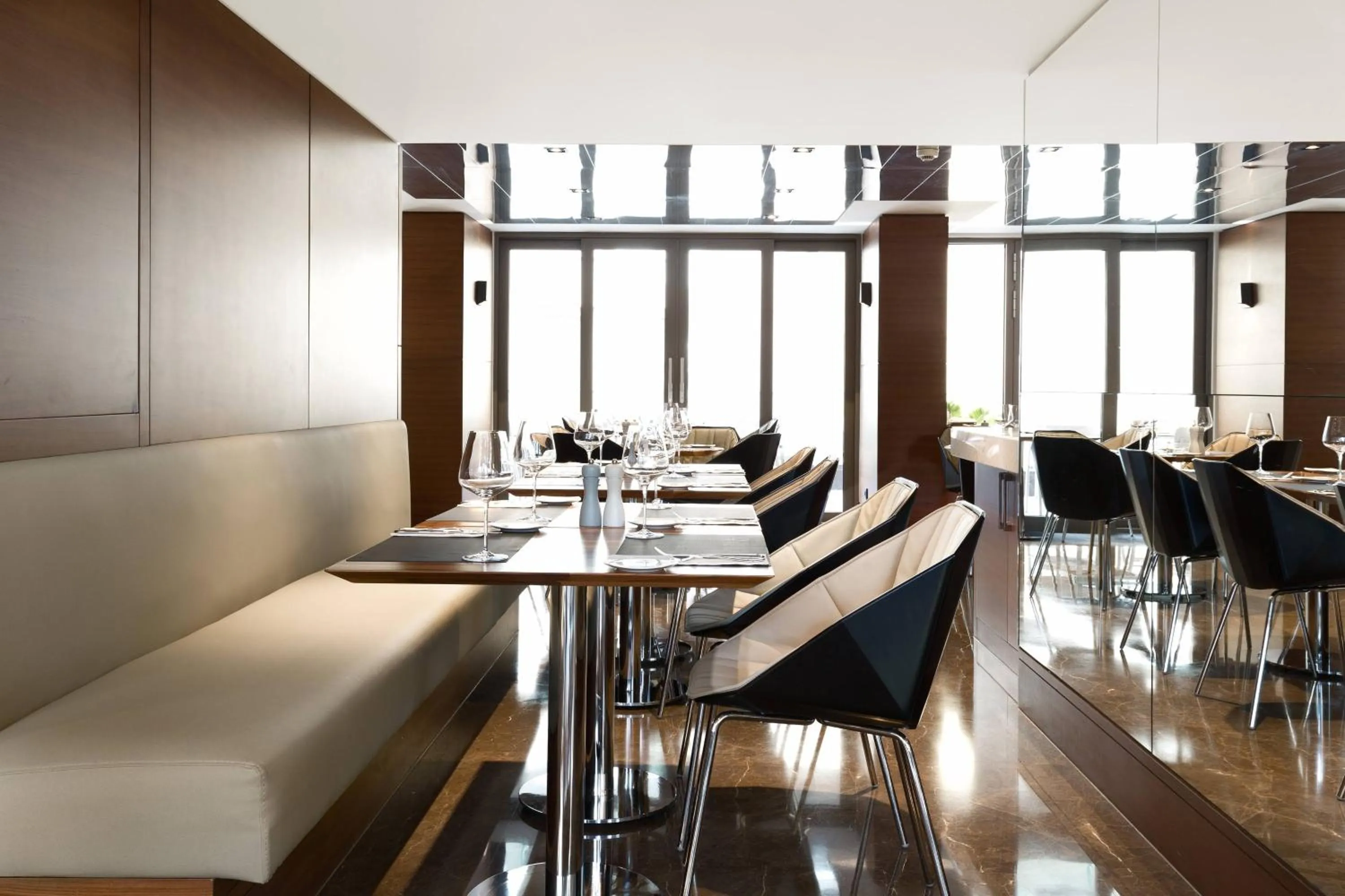 Lounge or bar in AC Hotel Istanbul Macka