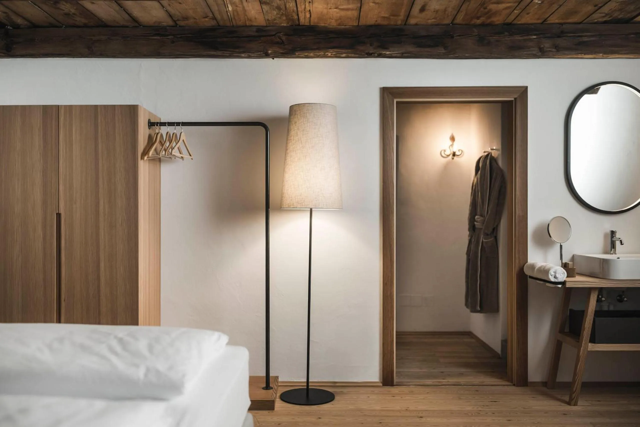 Bed in Ansitz Heufler by Norbert Niederkofler