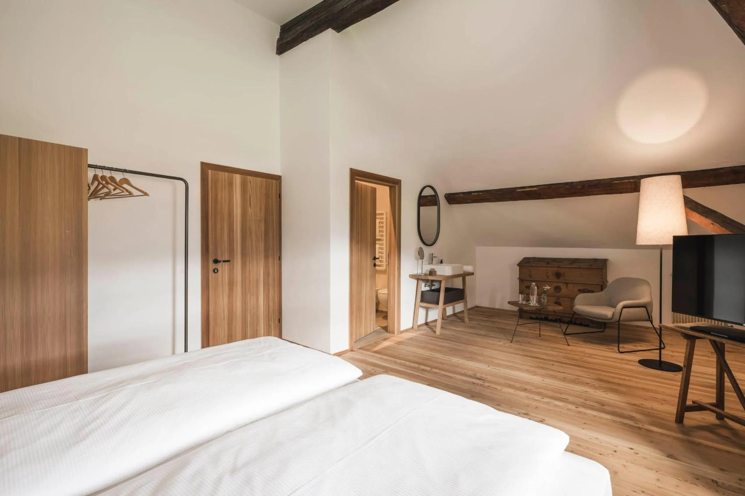 Bed in Ansitz Heufler by Norbert Niederkofler