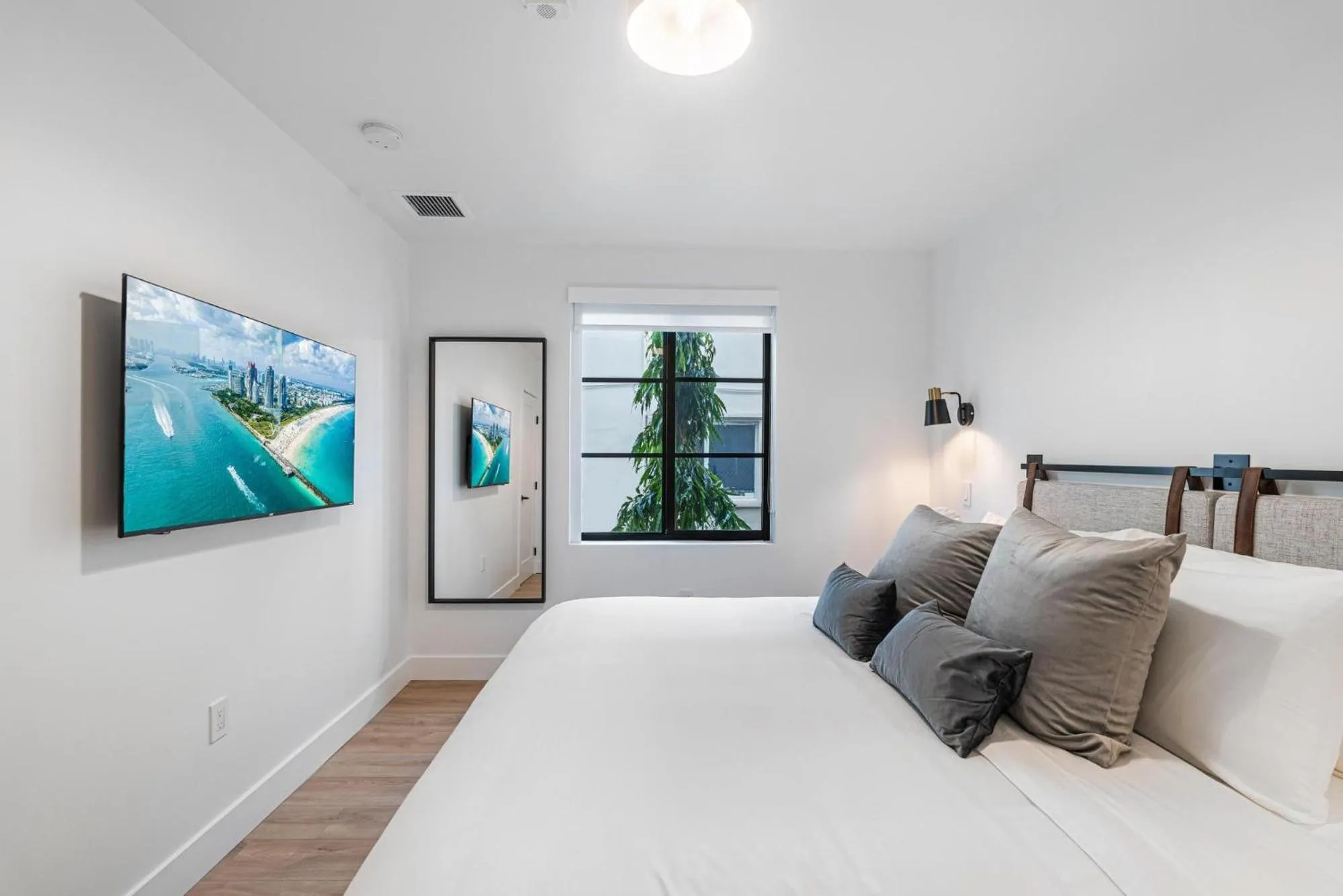 Bed in Lux Retreat By Renzzi