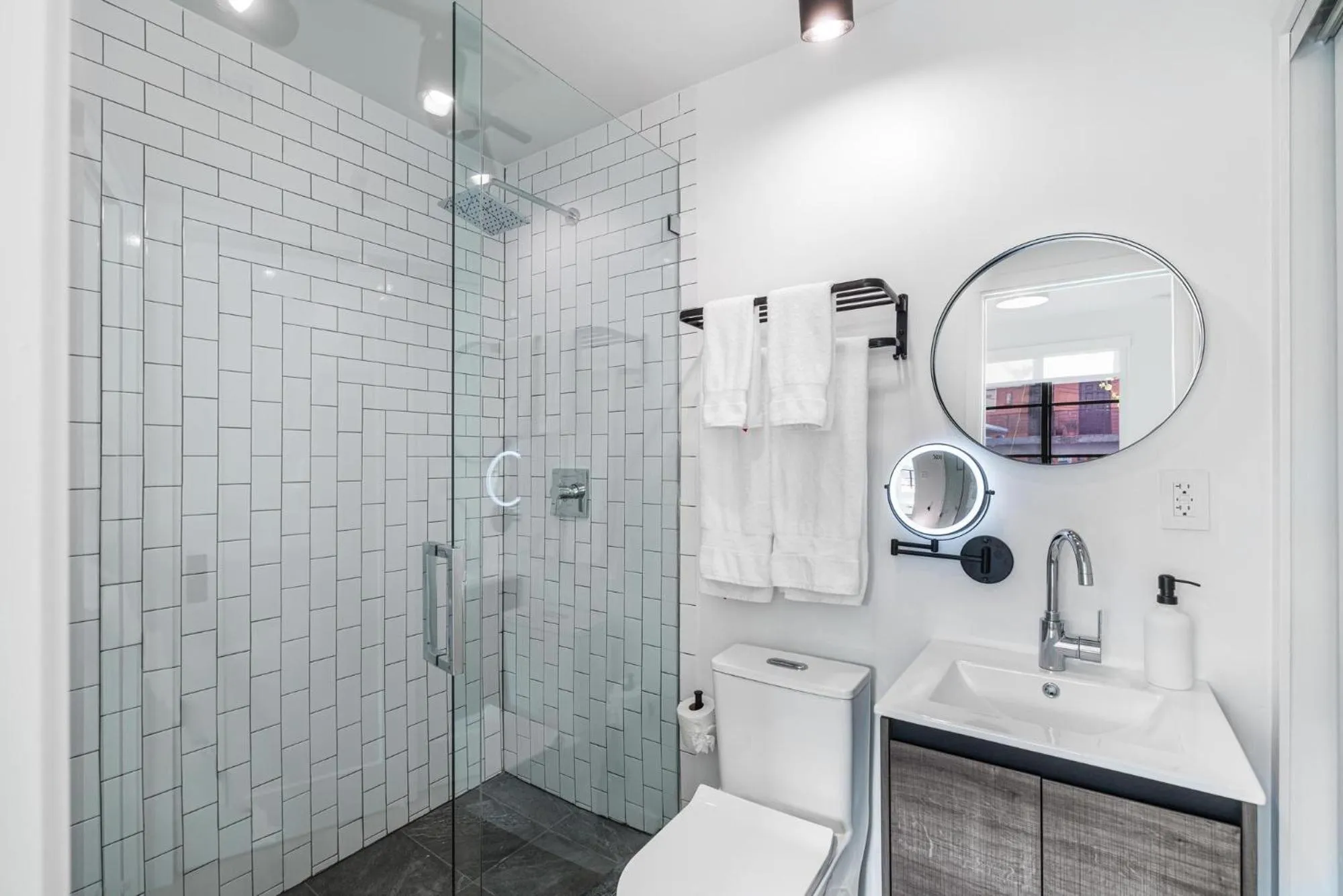 Shower in Lux Retreat By Renzzi