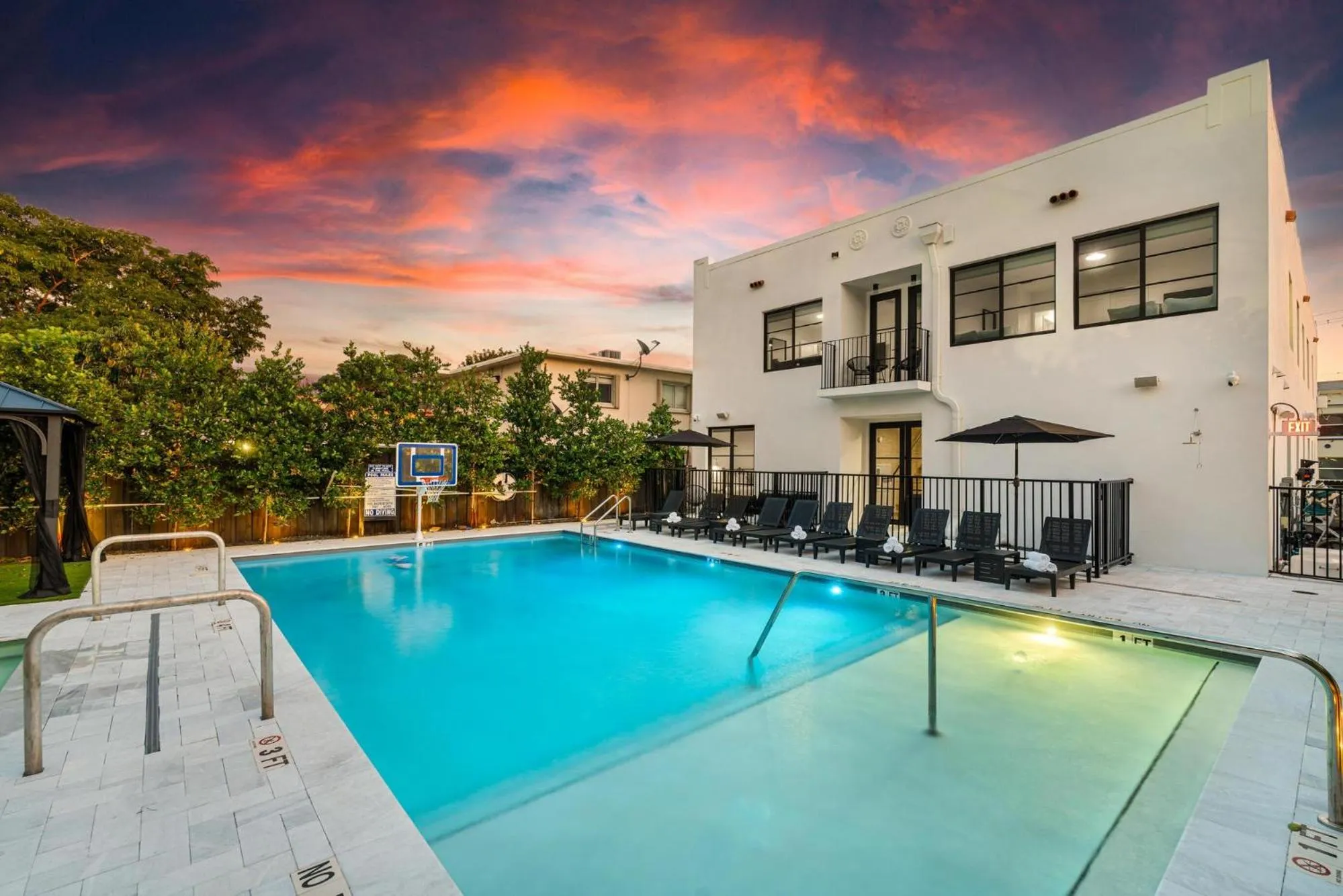 Property building in Lux Retreat By Renzzi