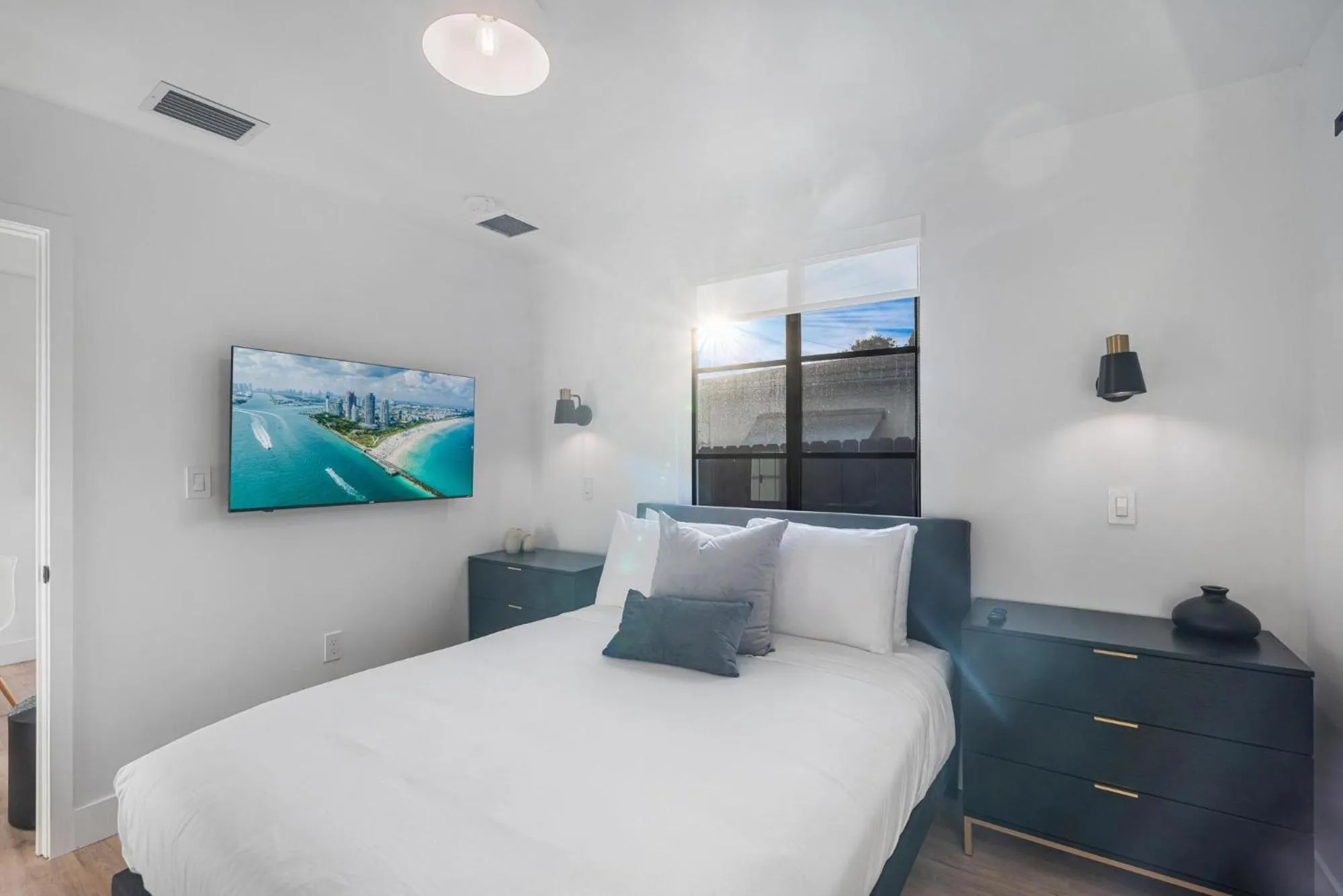 Bed in Lux Retreat By Renzzi