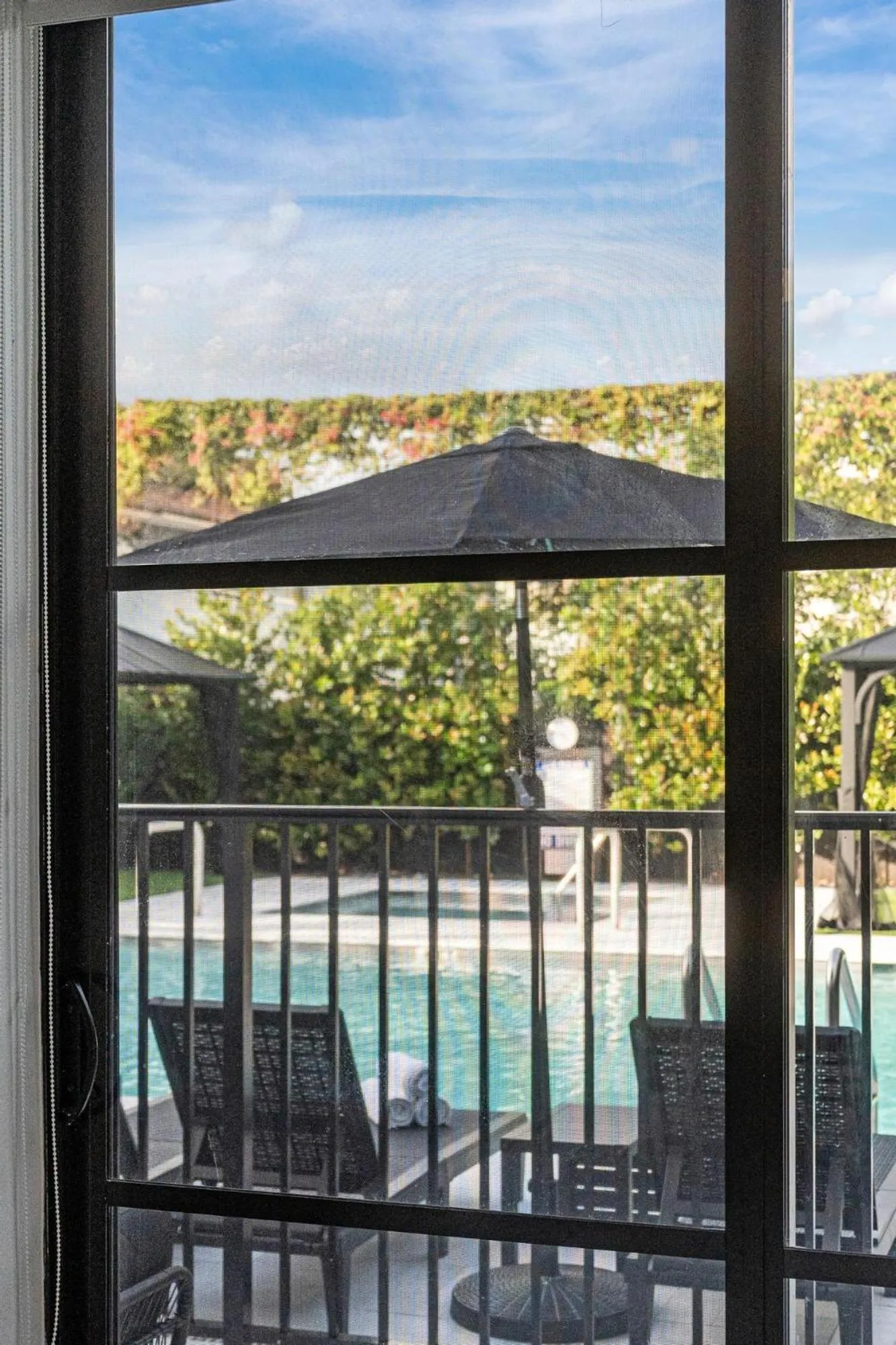 Balcony/Terrace in Lux Retreat By Renzzi