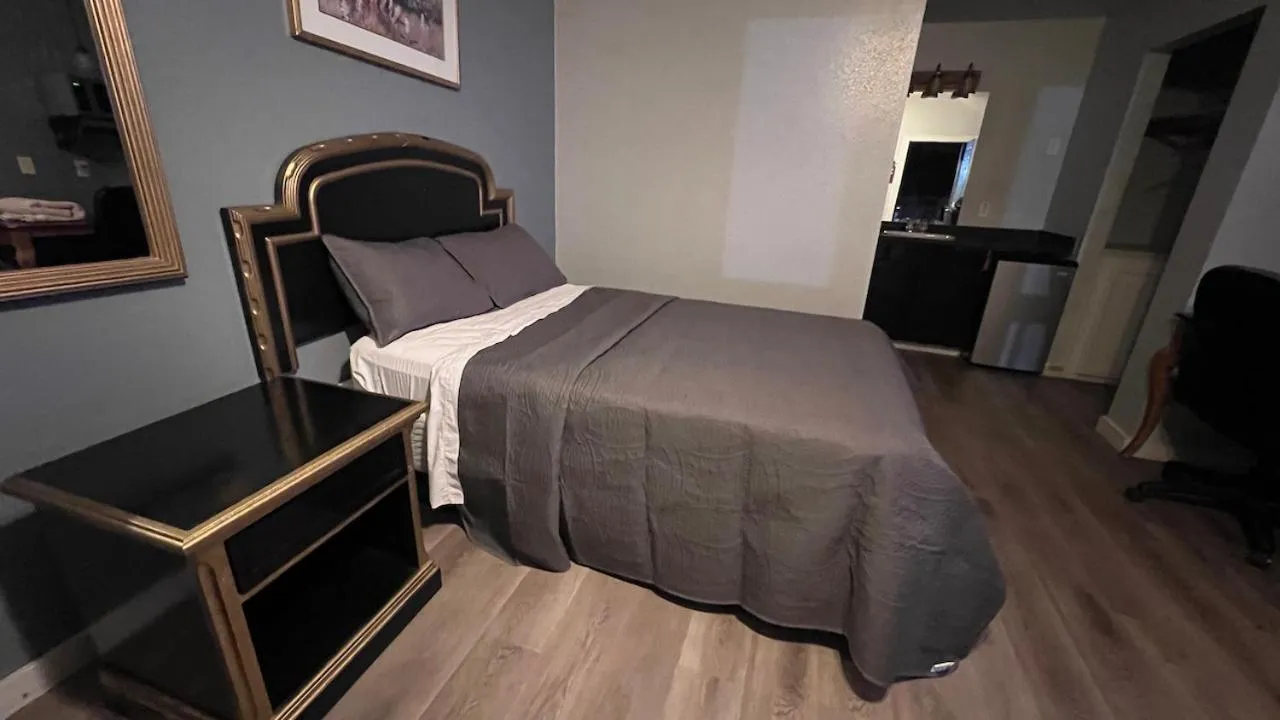 Bed in Texas Lodge Kenedy