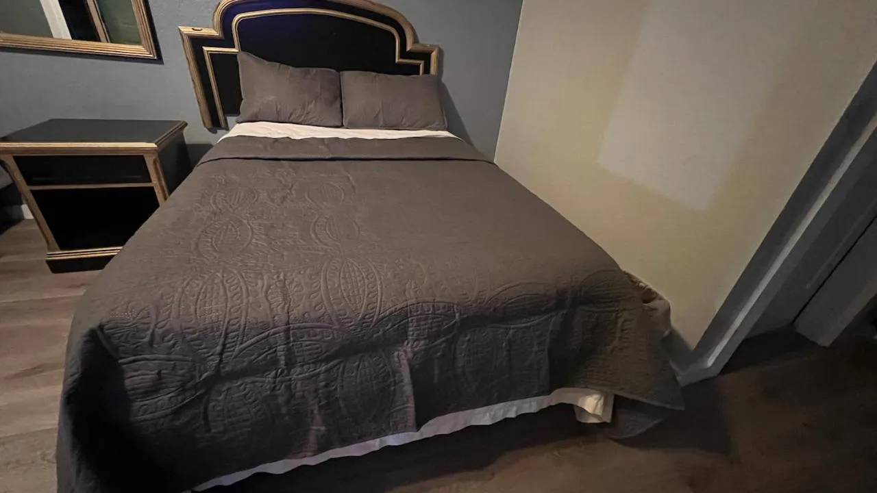 Bed in Texas Lodge Kenedy