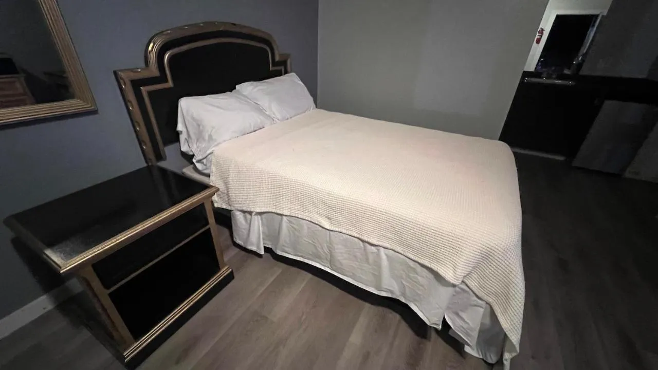 Bed in Texas Lodge Kenedy