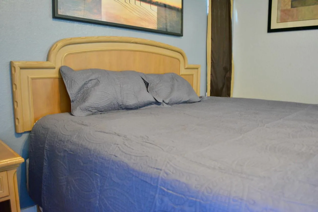 Bed in Texas Lodge Kenedy