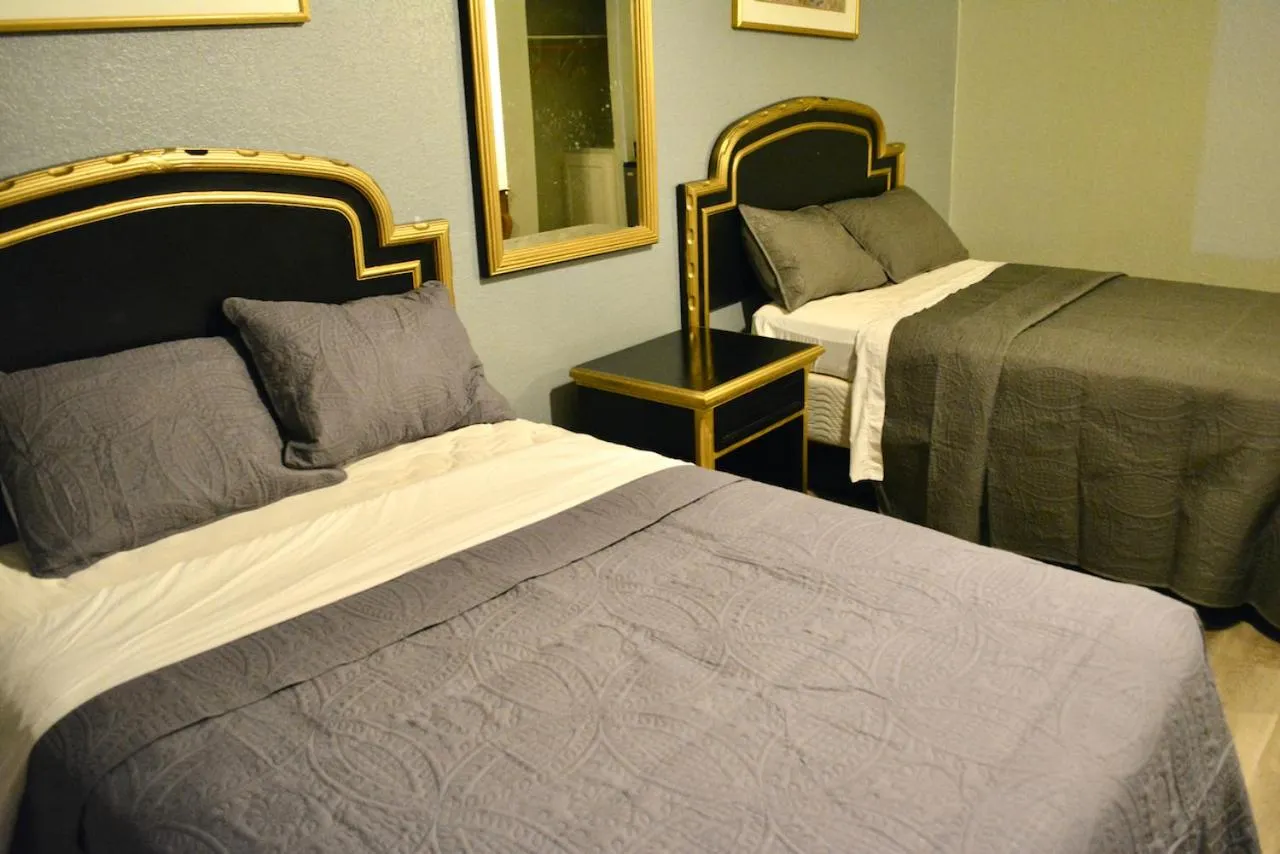 Bed in Texas Lodge Kenedy